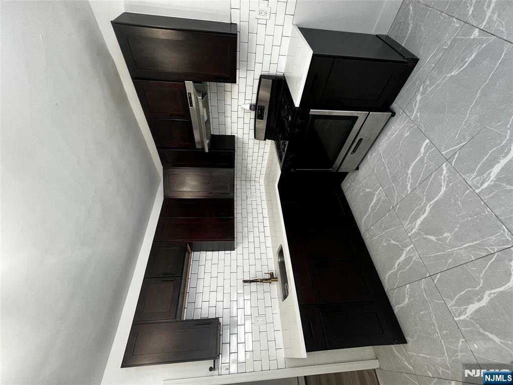 Property Photo:  44 11th Street 2  NJ 07002 