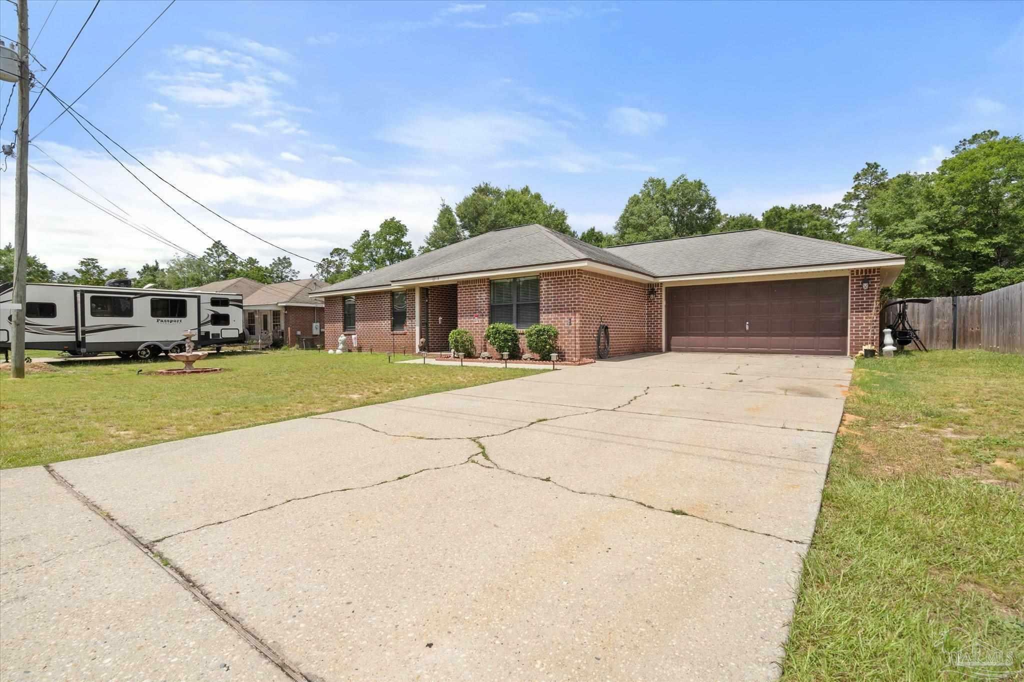 Property Photo: 6819 Old West Ln FL 32570