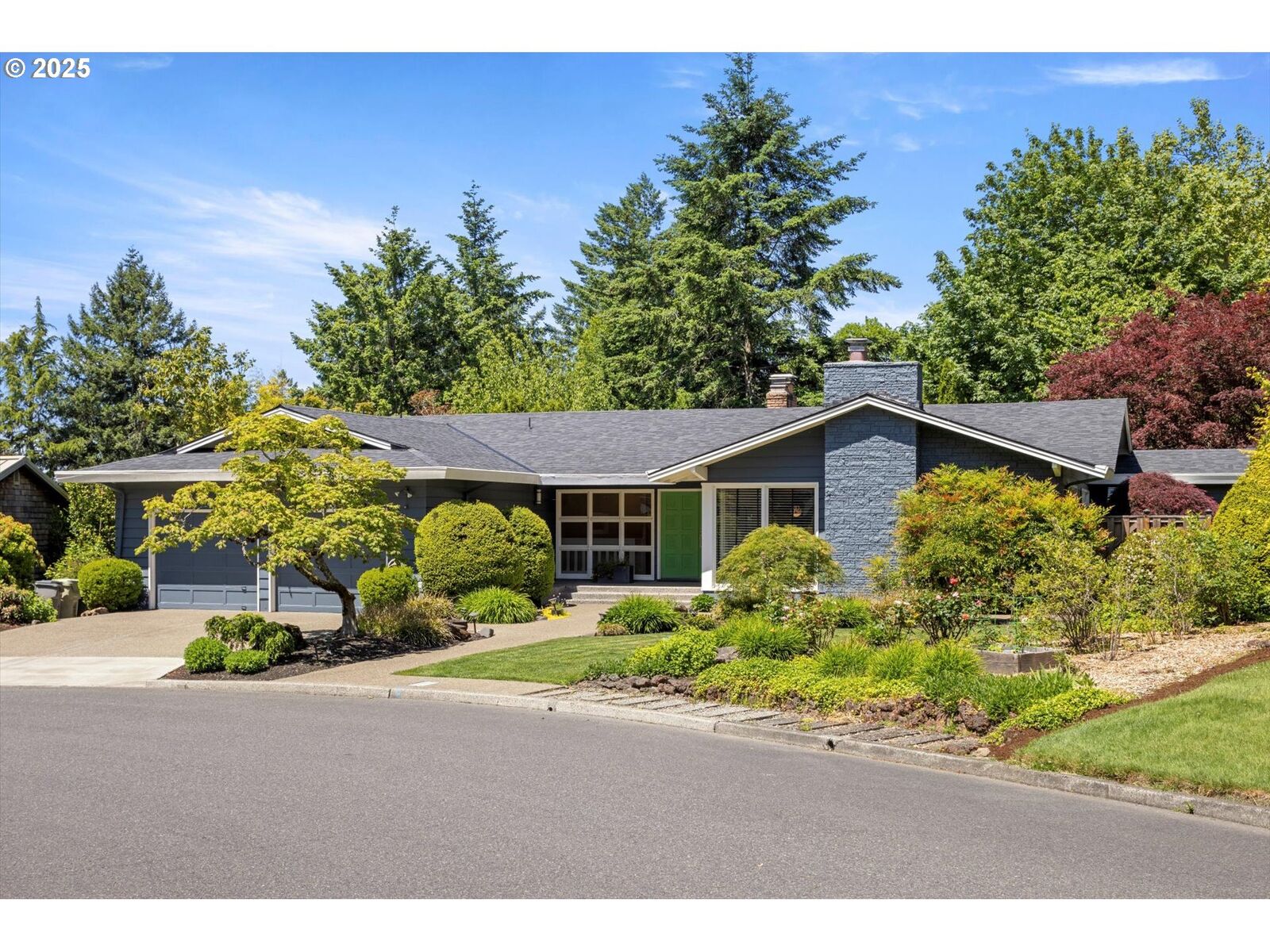 Property Photo:  2395 SW Timberline Dr  OR 97225 
