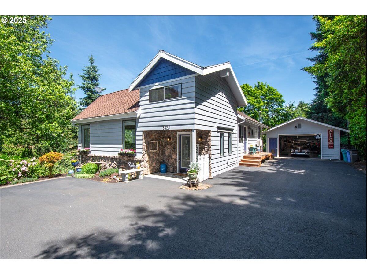 Property Photo: 8423 NE St Johns Rd WA 98665