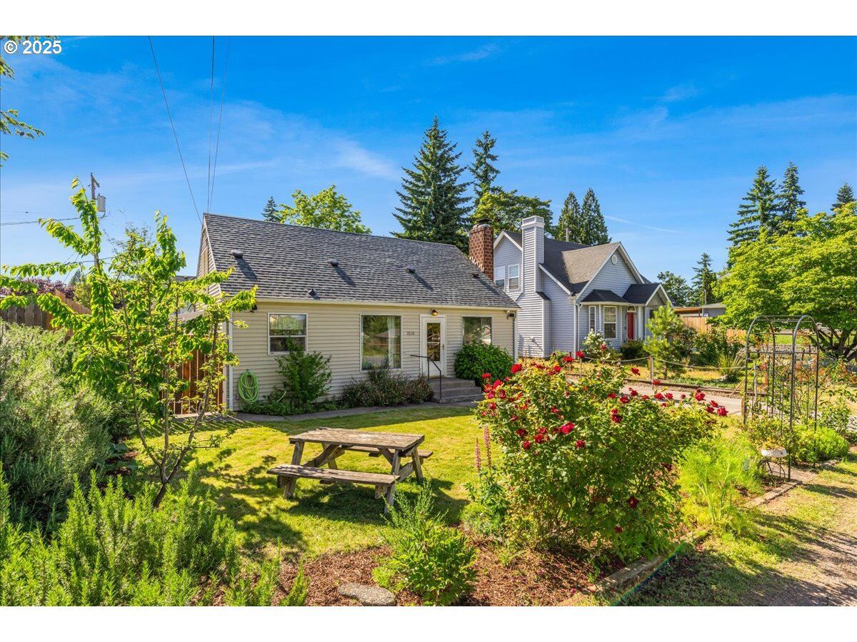 Property Photo:  3310 N St  WA 98663 