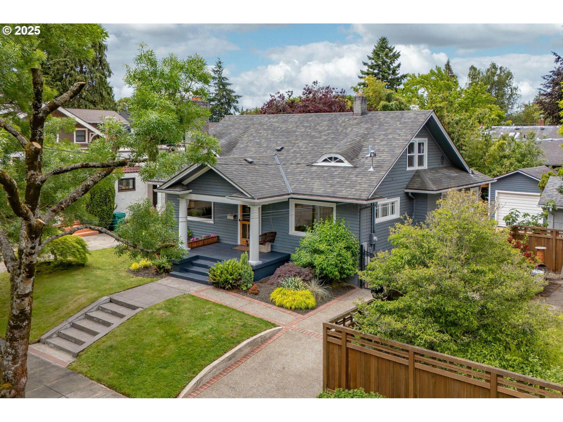 Property Photo: 4053 NE 31st Ave OR 97212