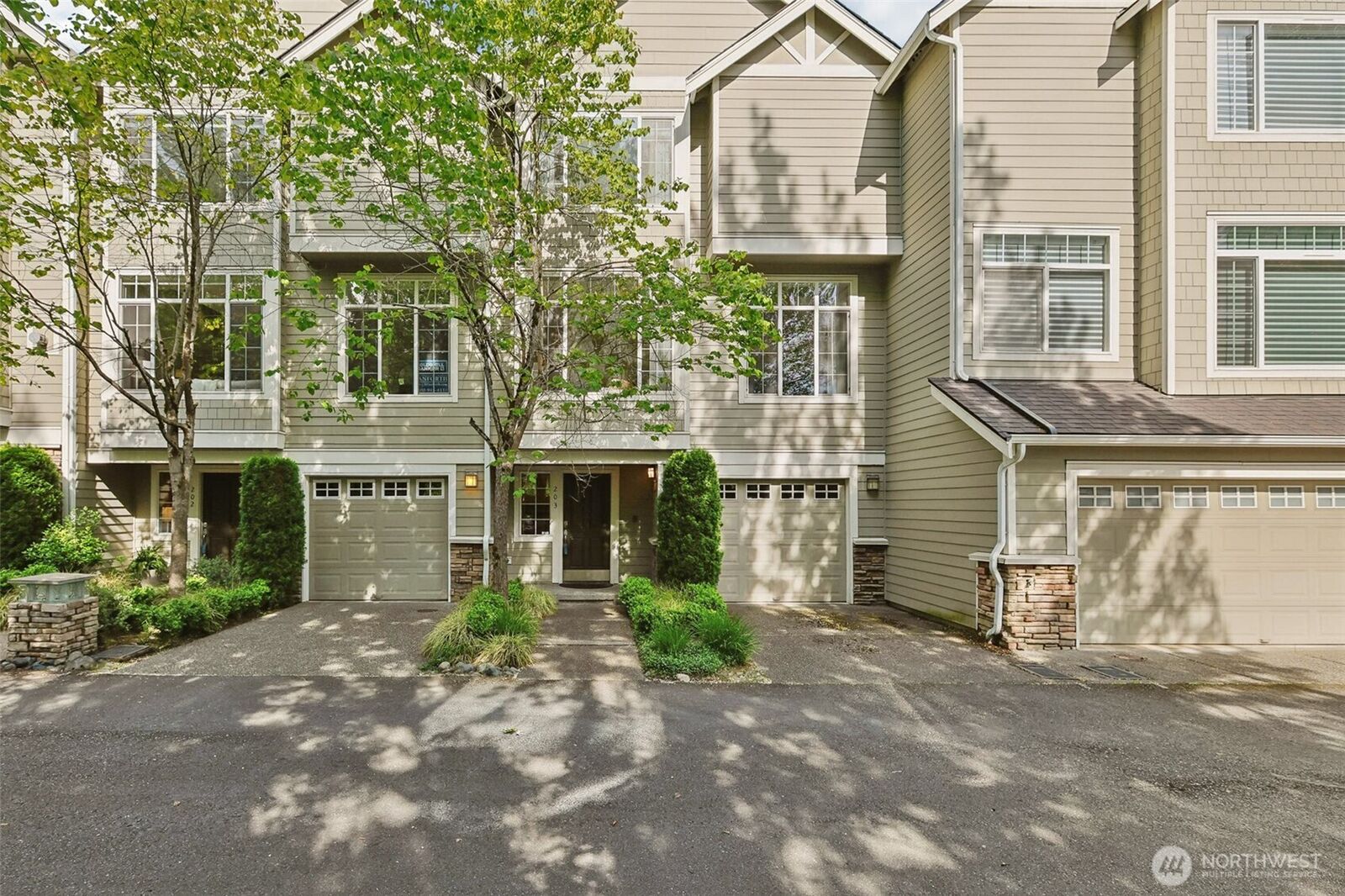 Property Photo: 11800 SE 4th Place 203 WA 98005