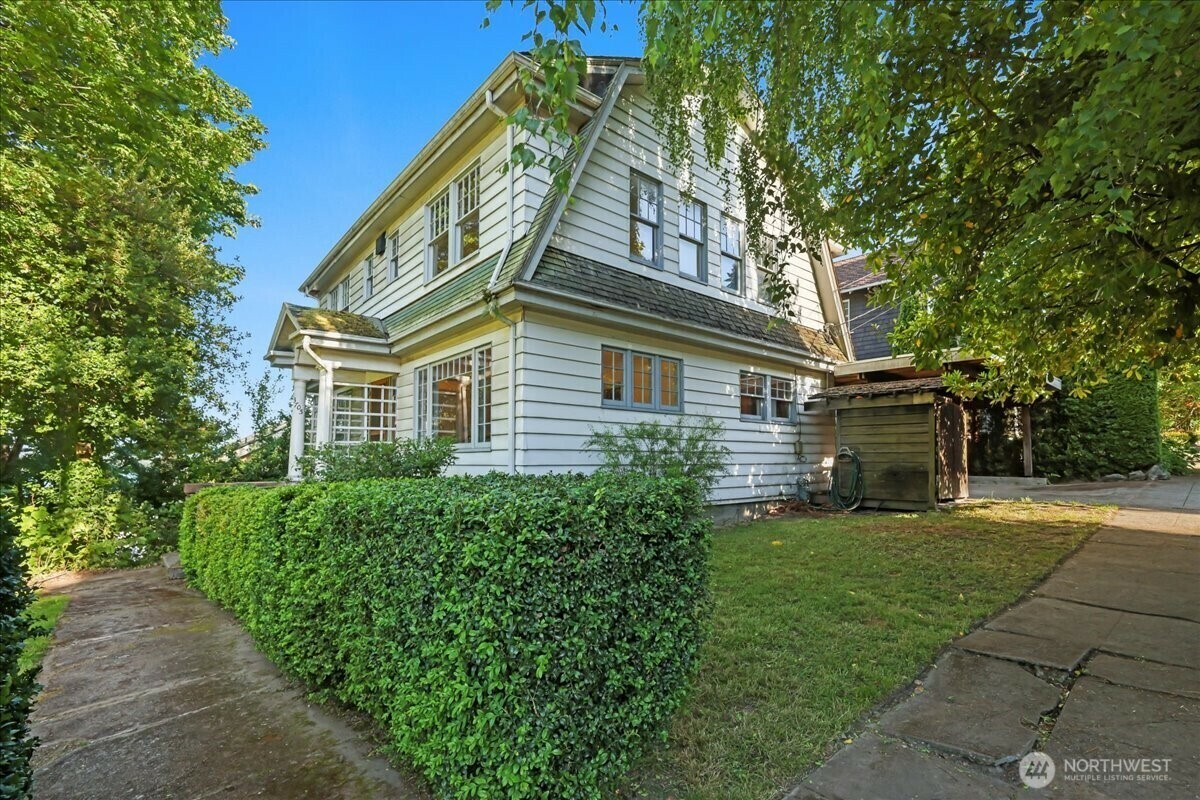 Property Photo: 3705 E Pine WA 98122