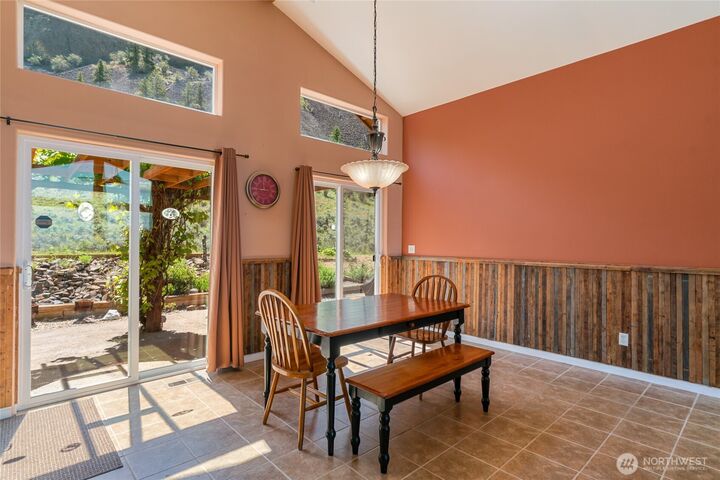 Property Photo:  4095  Cathedral Rock Rd  WA 98828 