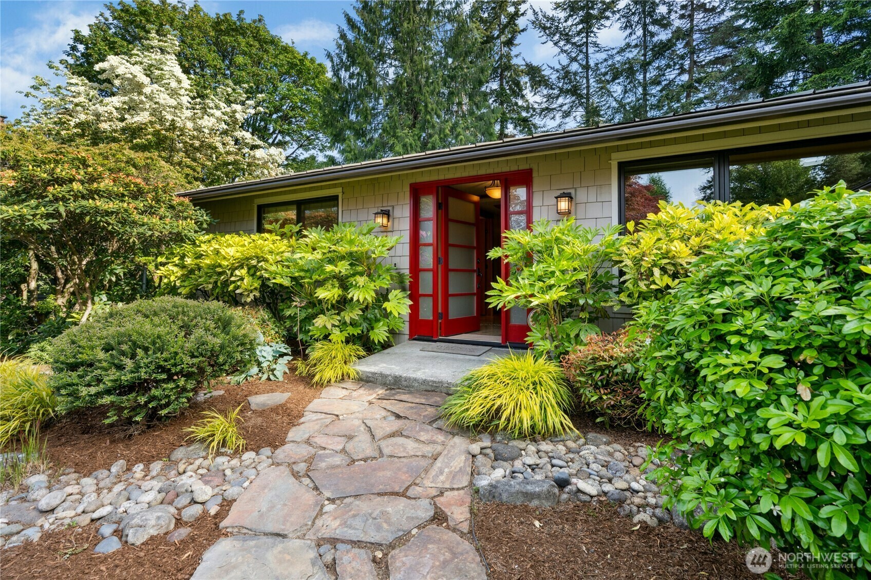 Property Photo: 12211 SE 65th Place WA 98006
