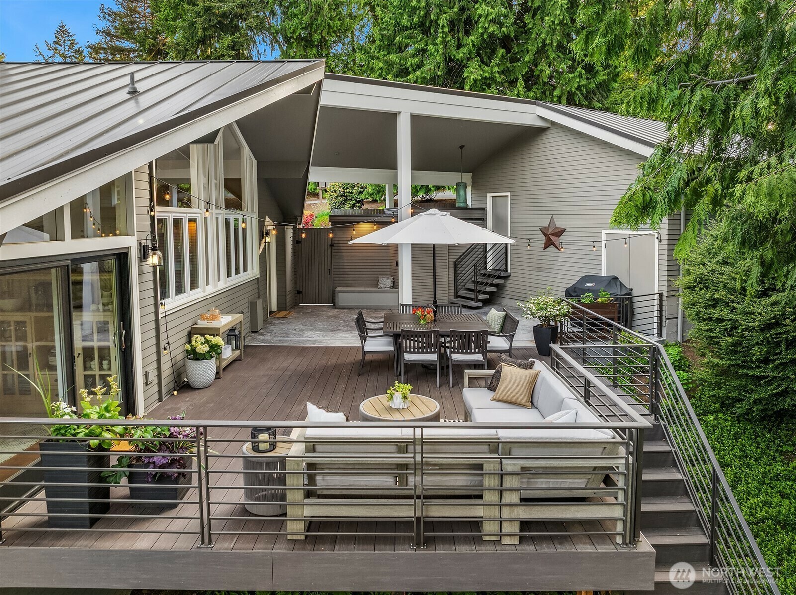Property Photo: 400 Detwiller Lane WA 98004
