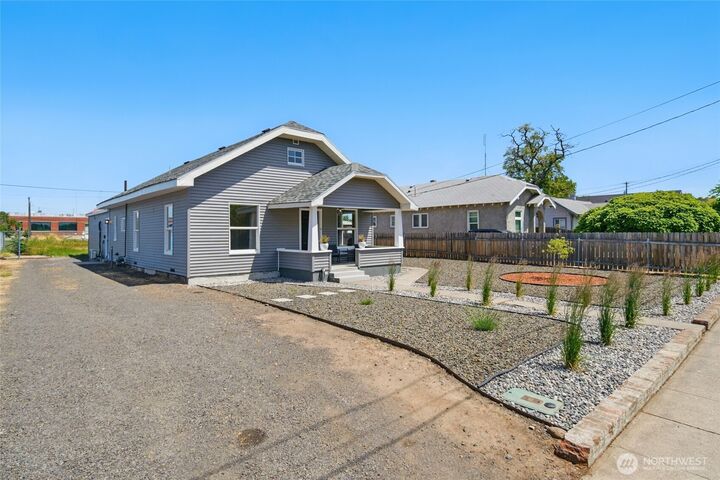 Property Photo: 1128 W Elm Street WA 99362