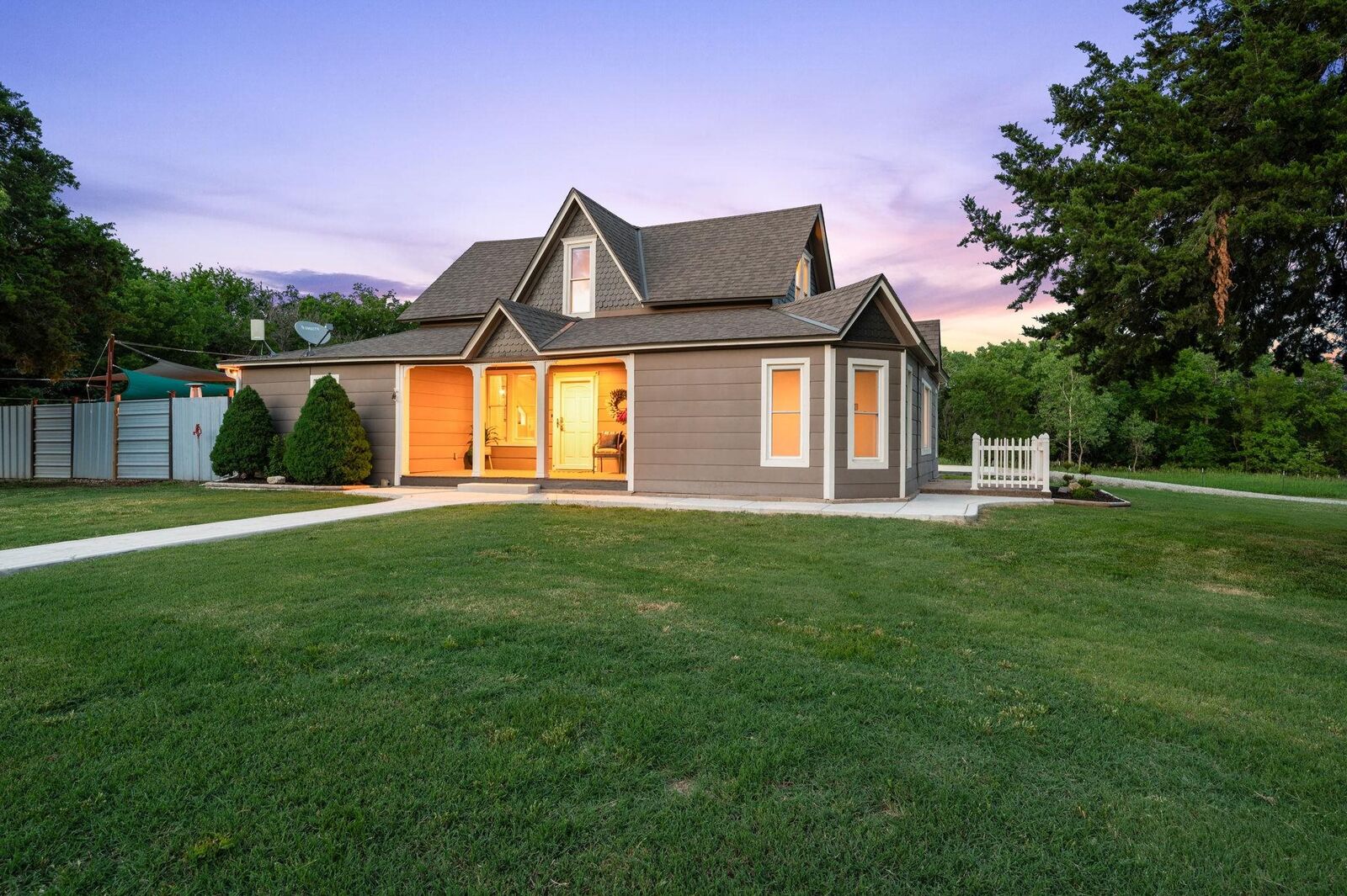 Property Photo: 11822 E 111th St S KS 67110-471