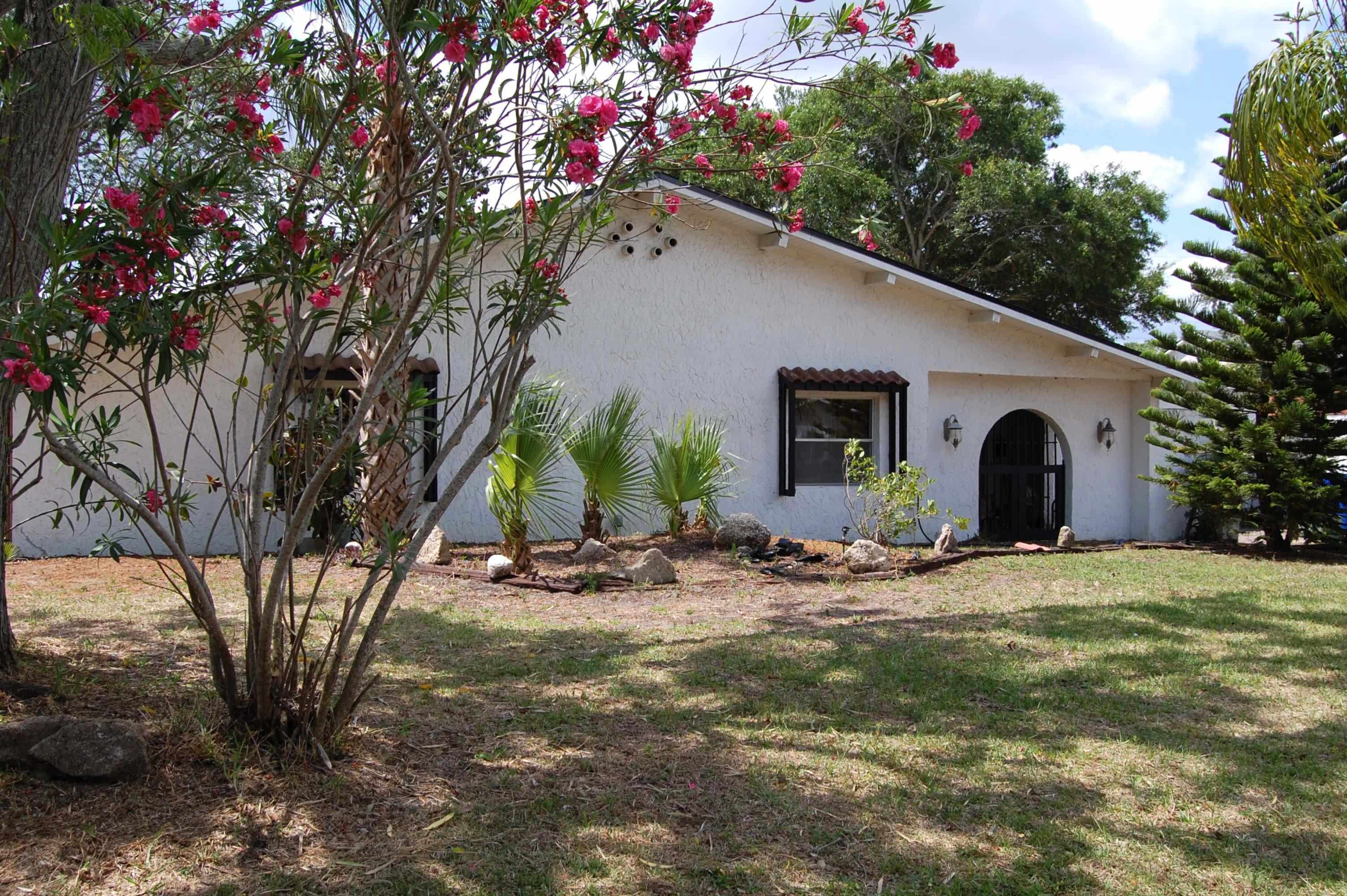 Property Photo:  142 Southwind Cir  FL 32080 