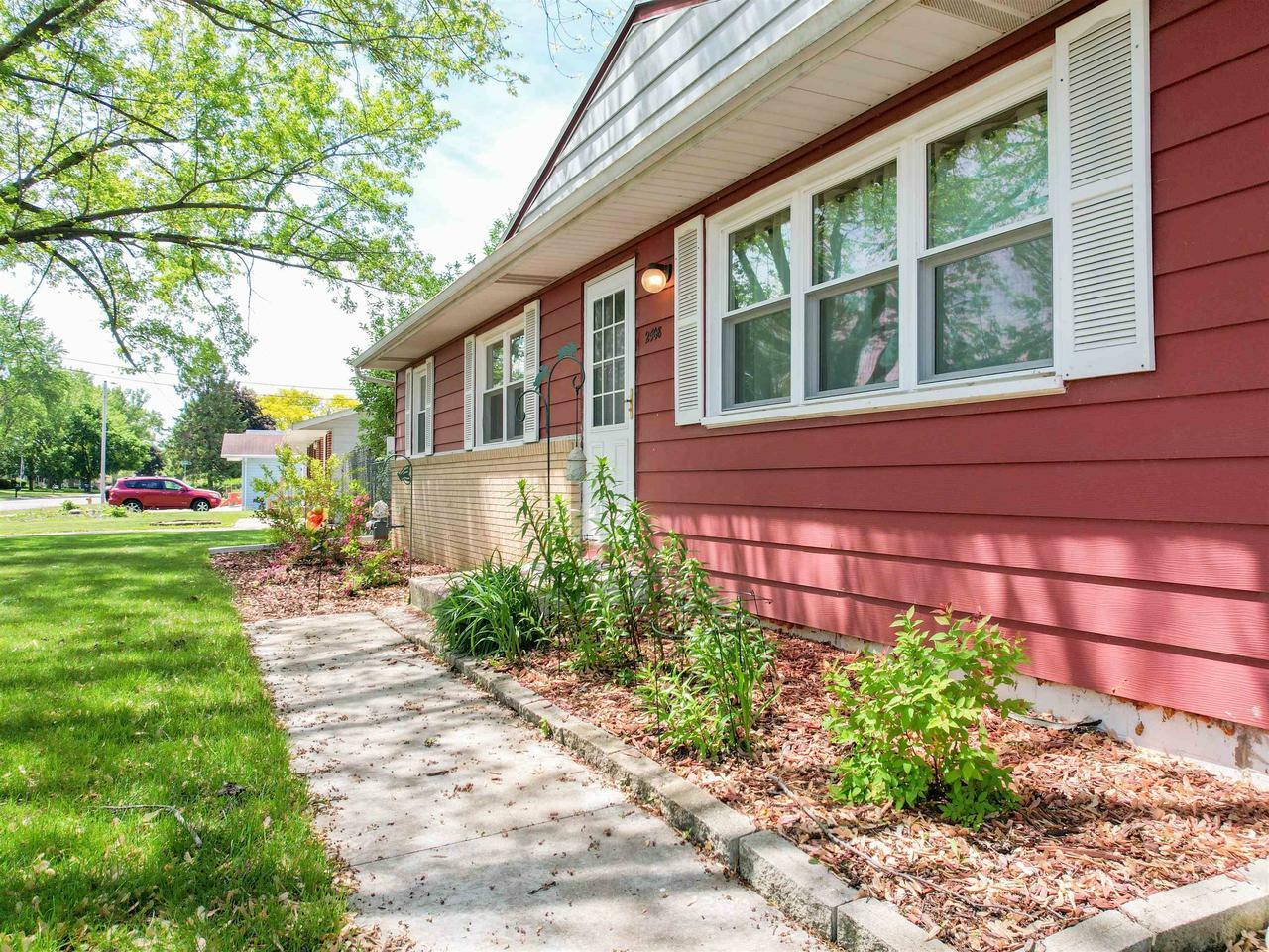 Property Photo: 2508 Robinson Drive WI 53511