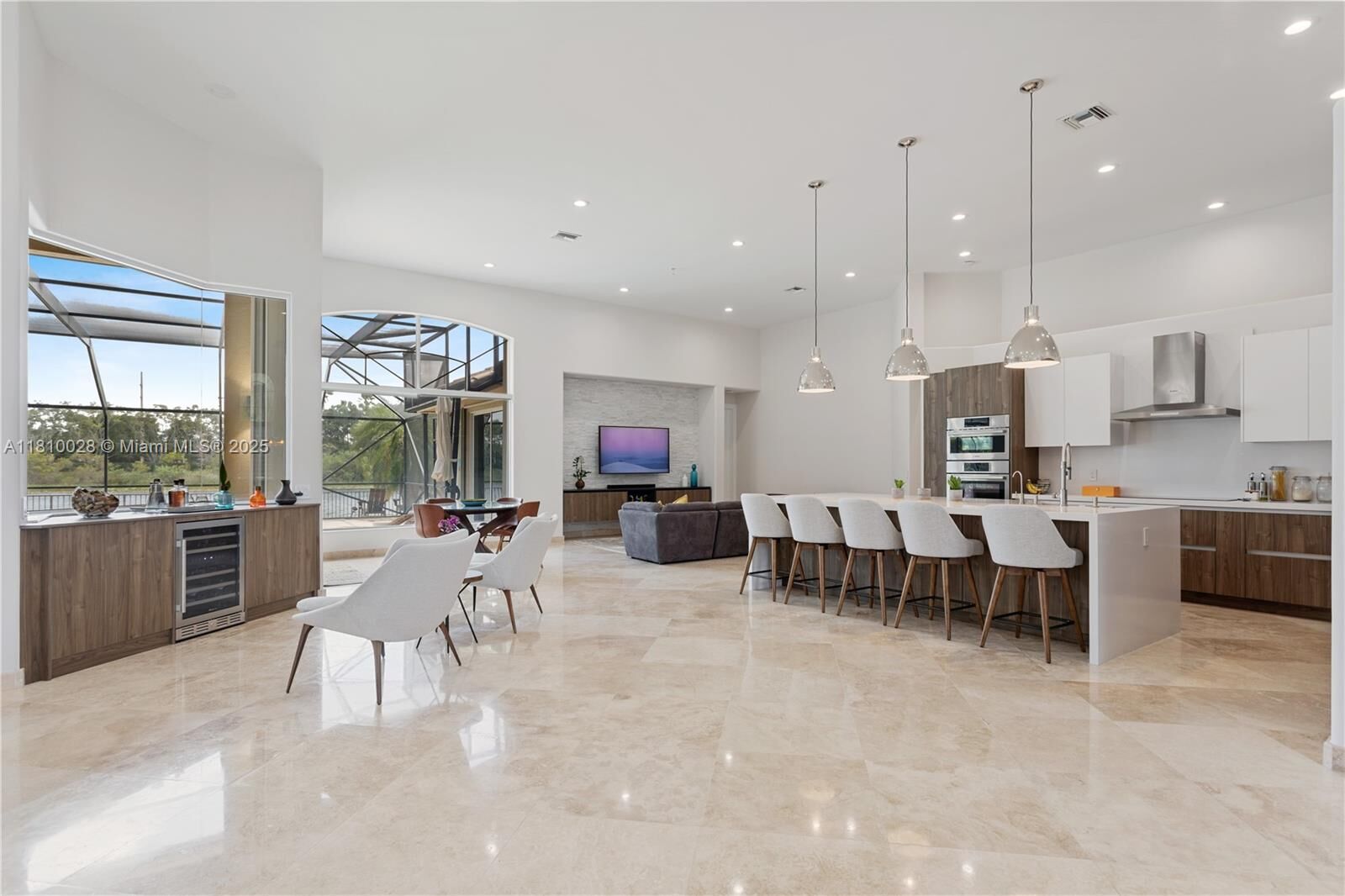 Property Photo:  146 Dockside Cir  FL 33327 
