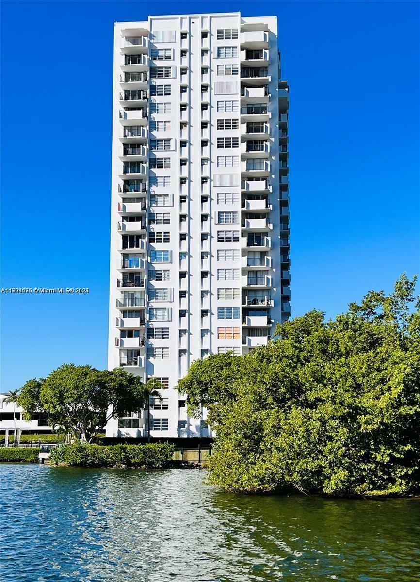Property Photo:  2780 NE 183rd St 1110  FL 33160 