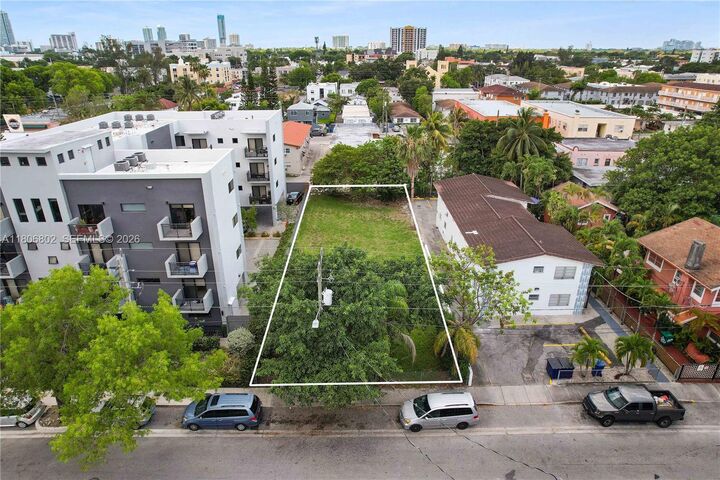Property Photo:  850 SW 2nd St  FL 33130 