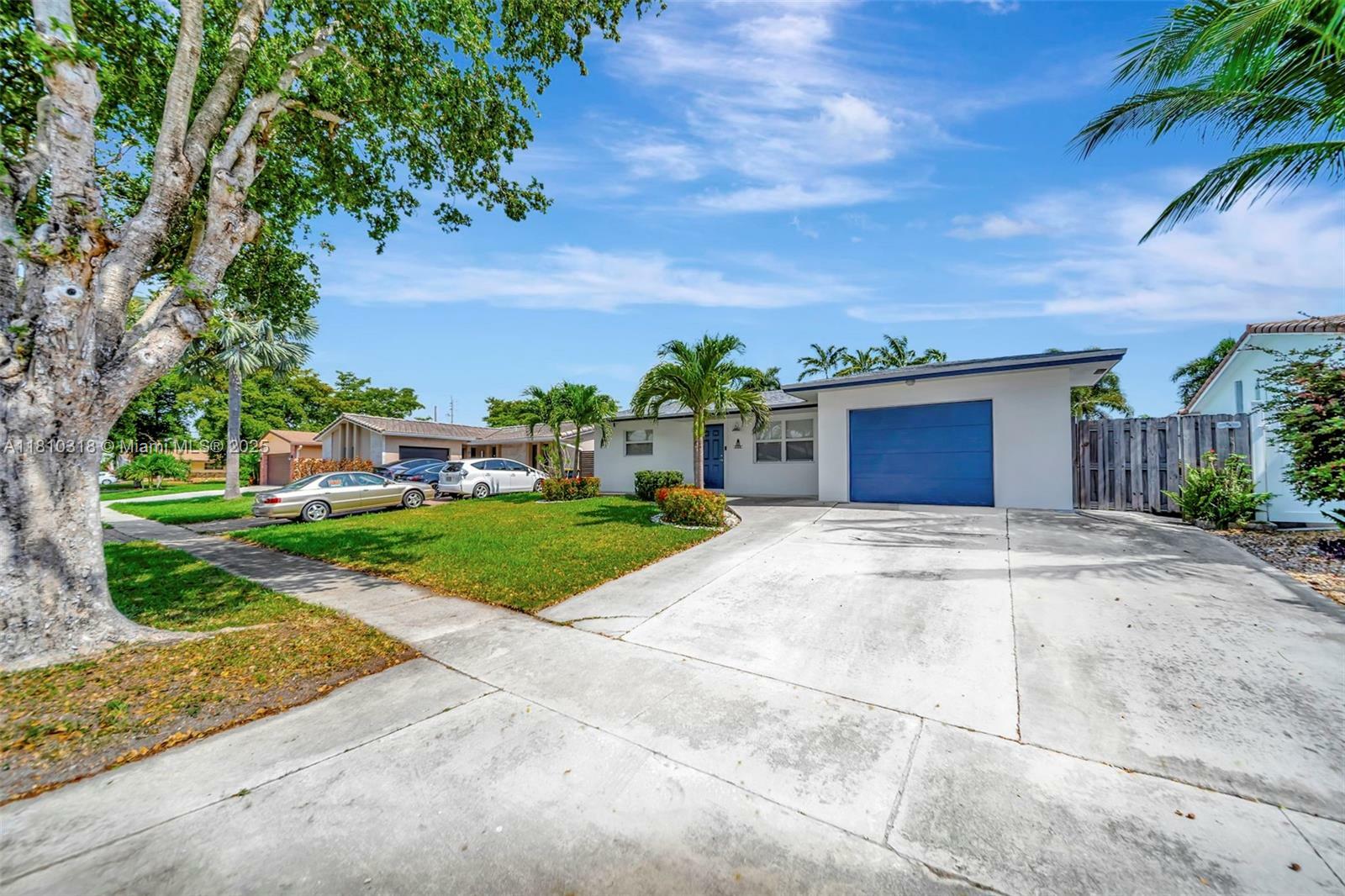 Property Photo:  205 SE 5th St  FL 33004 