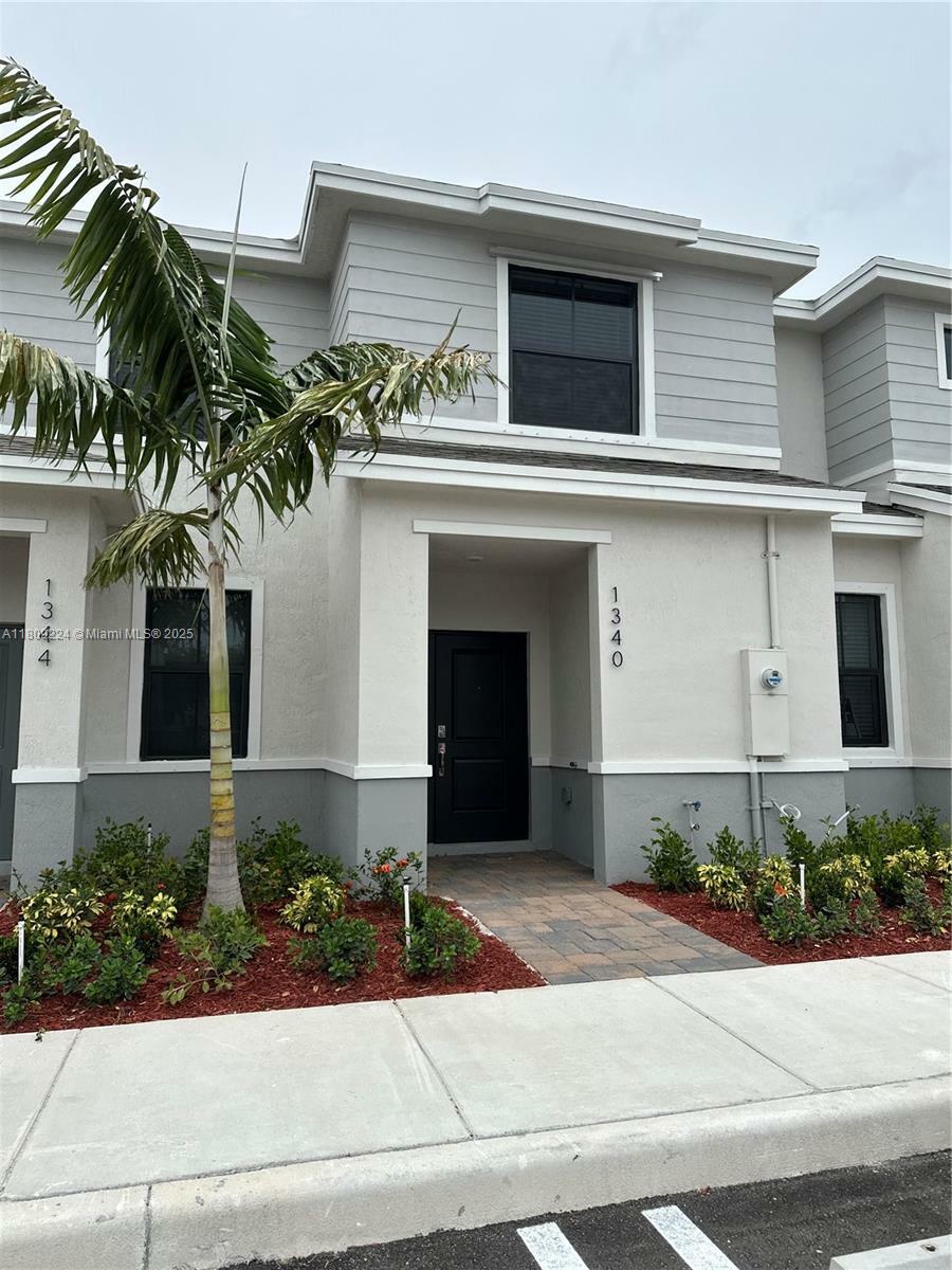 Property Photo:  1340 NE 3rd Ave 1340  FL 33034 