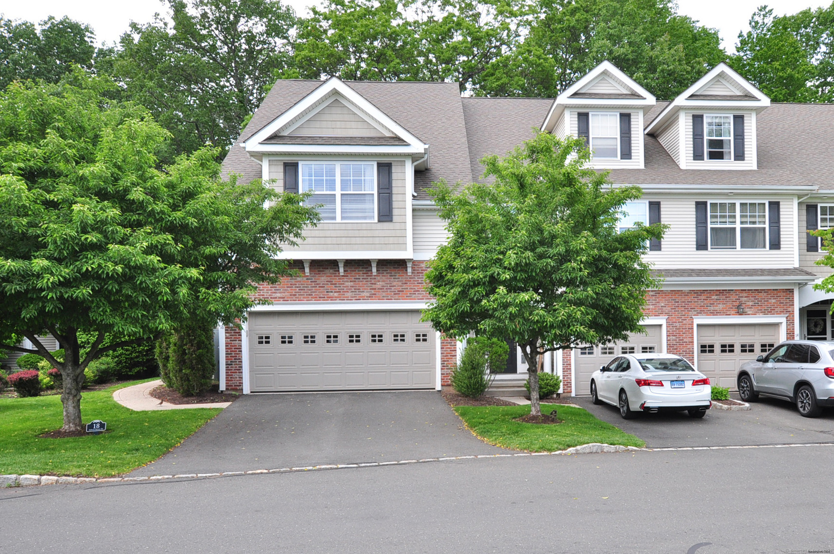 Property Photo: 18 Schoolhouse Drive 18 CT 06110