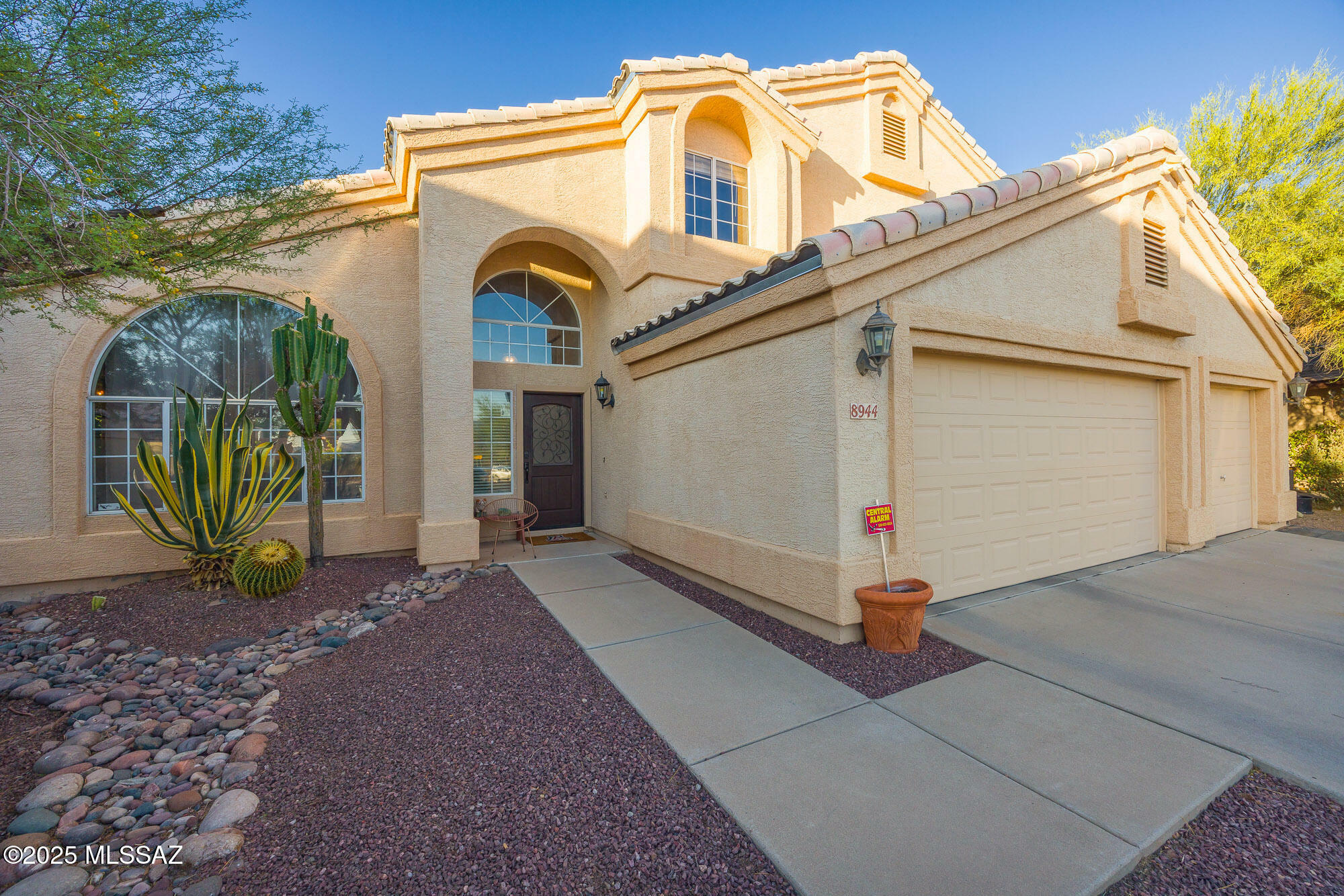 Property Photo: 8944 N Hartman Lane AZ 85742