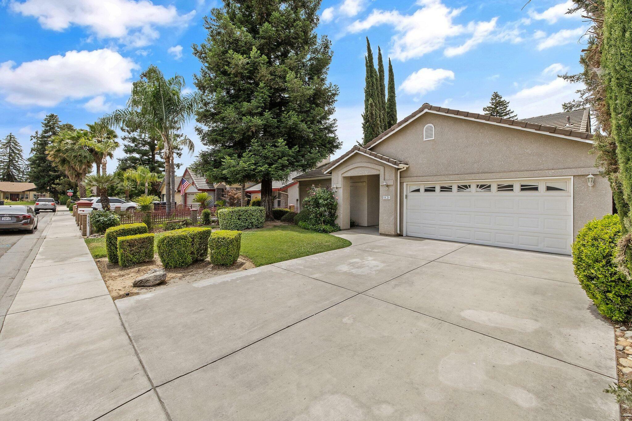 Property Photo: 1131 N Noyes Court CA 93291