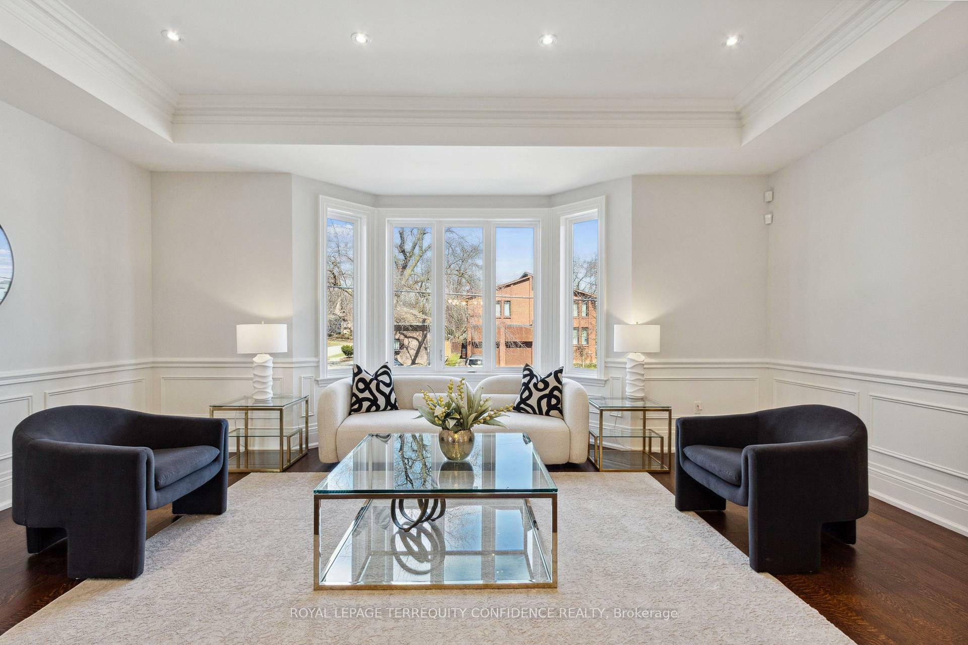 Photo de la propriété:  241 Hounslow Avenue  ON M2N 2B5 