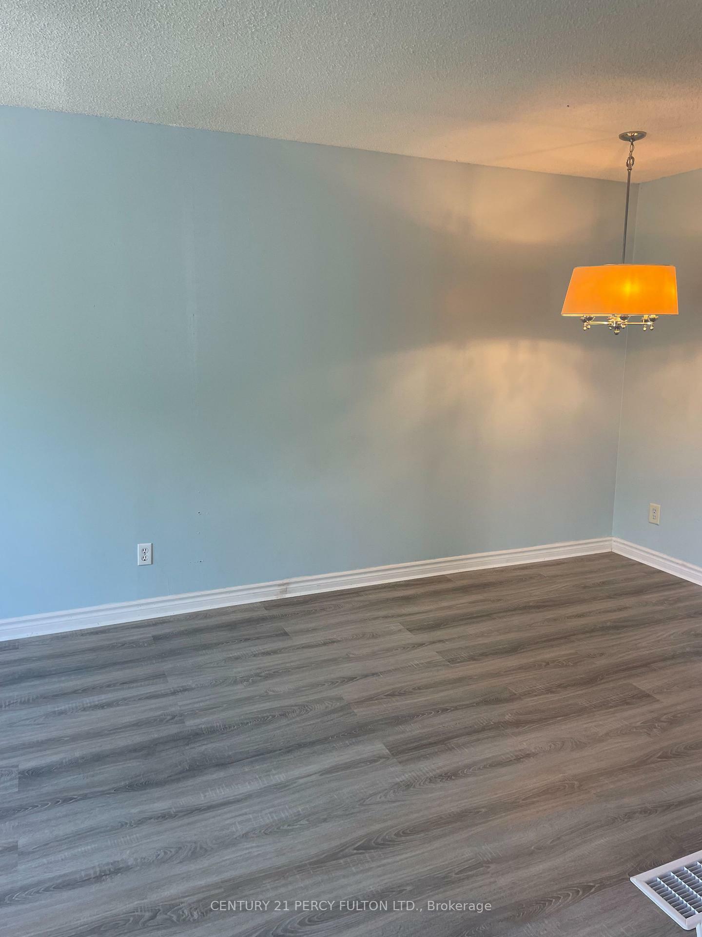 Photo de la propriété:  679 Frobisher Court Main  ON L1J 8M9 