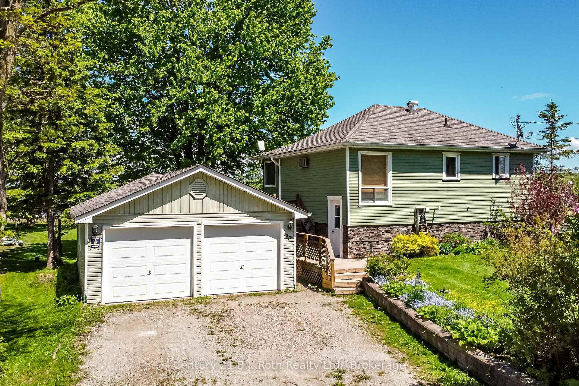 Property Photo: 95 Maskinonge Road ON L0K 2A0