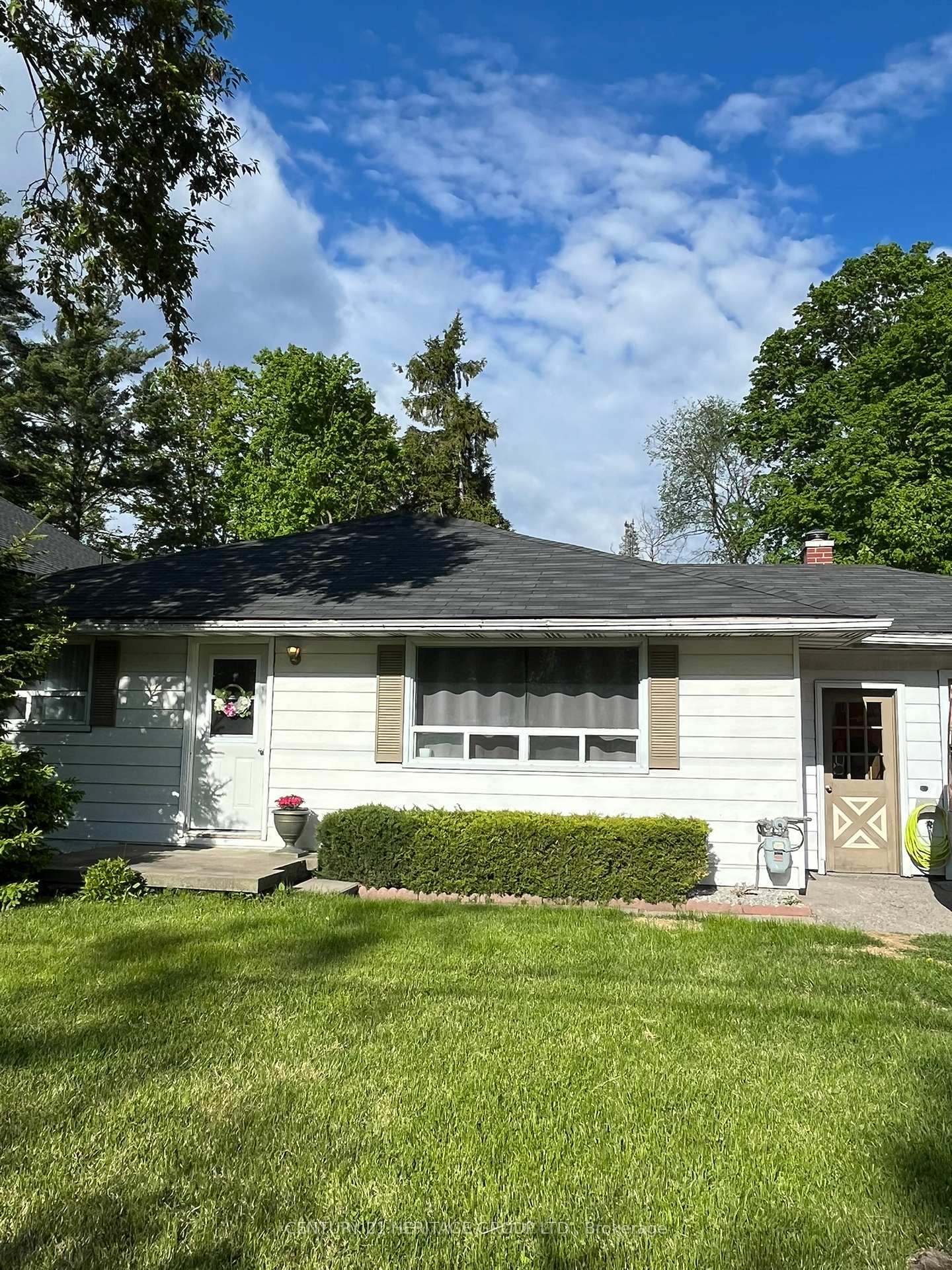 Property Photo: 2047 Inglewood Drive ON L9S 1Z1