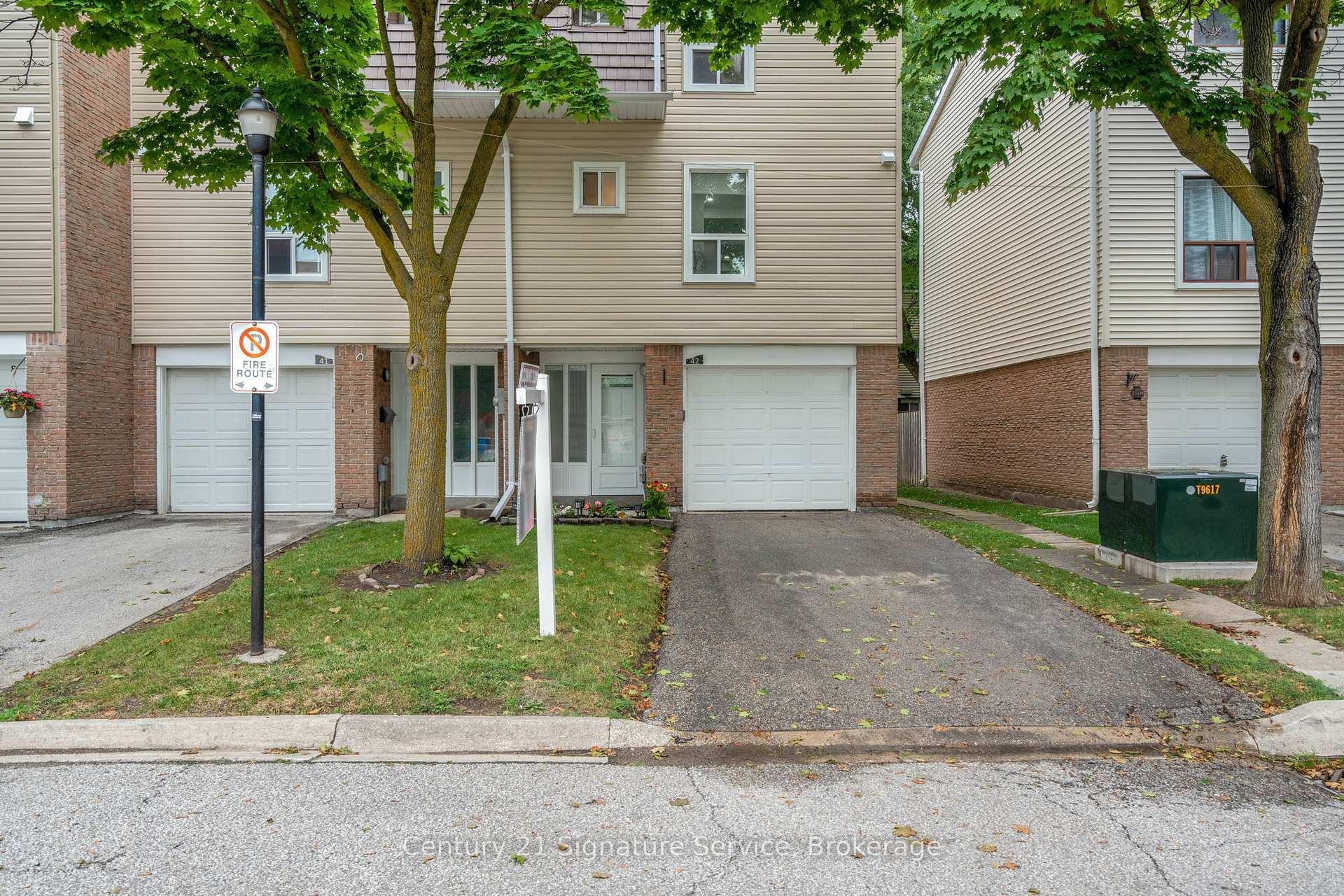 42 Ellis Drive  Brampton ON L6T 4C4 photo