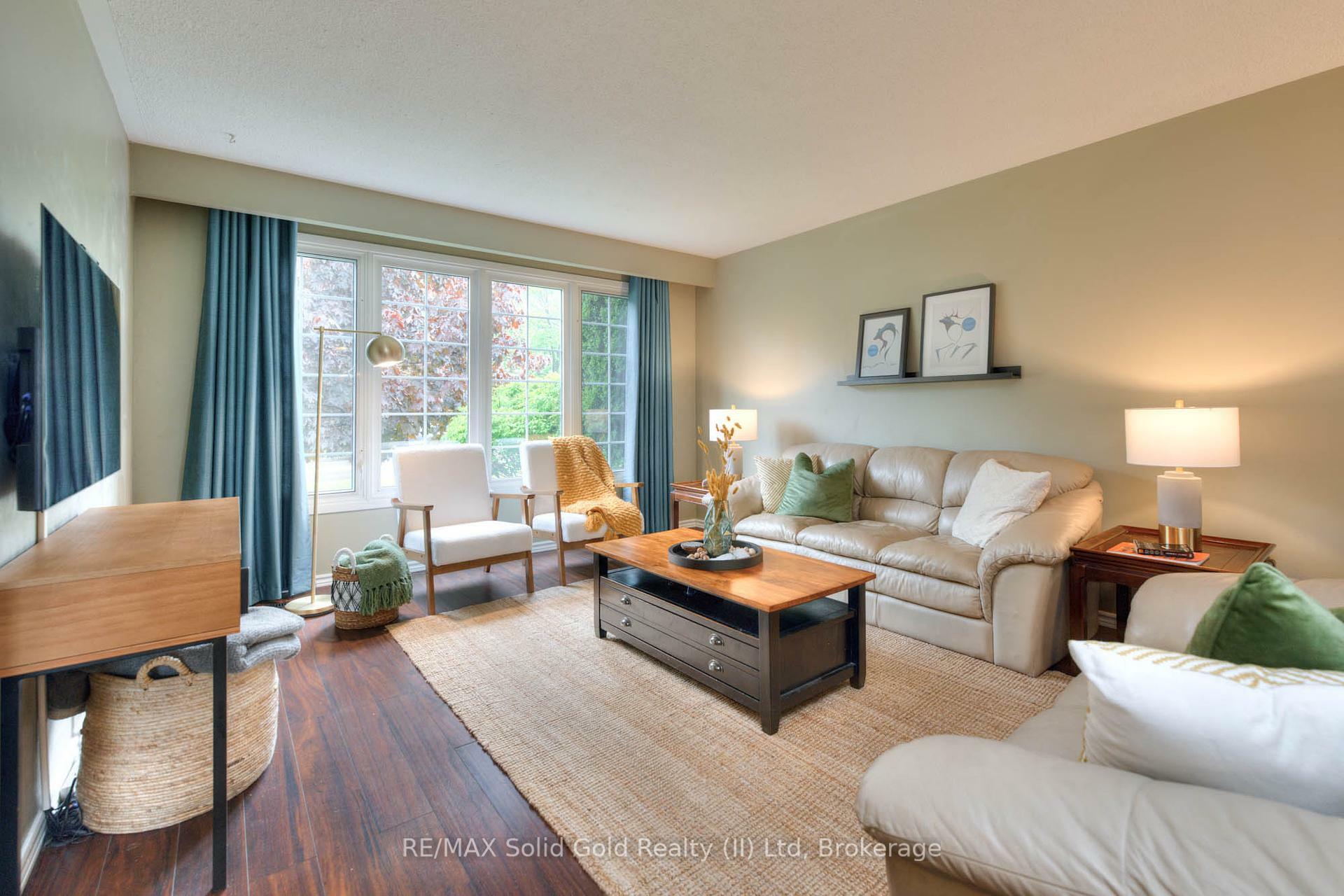 Property Photo: 33 McGarry Drive ON N2N 1A3