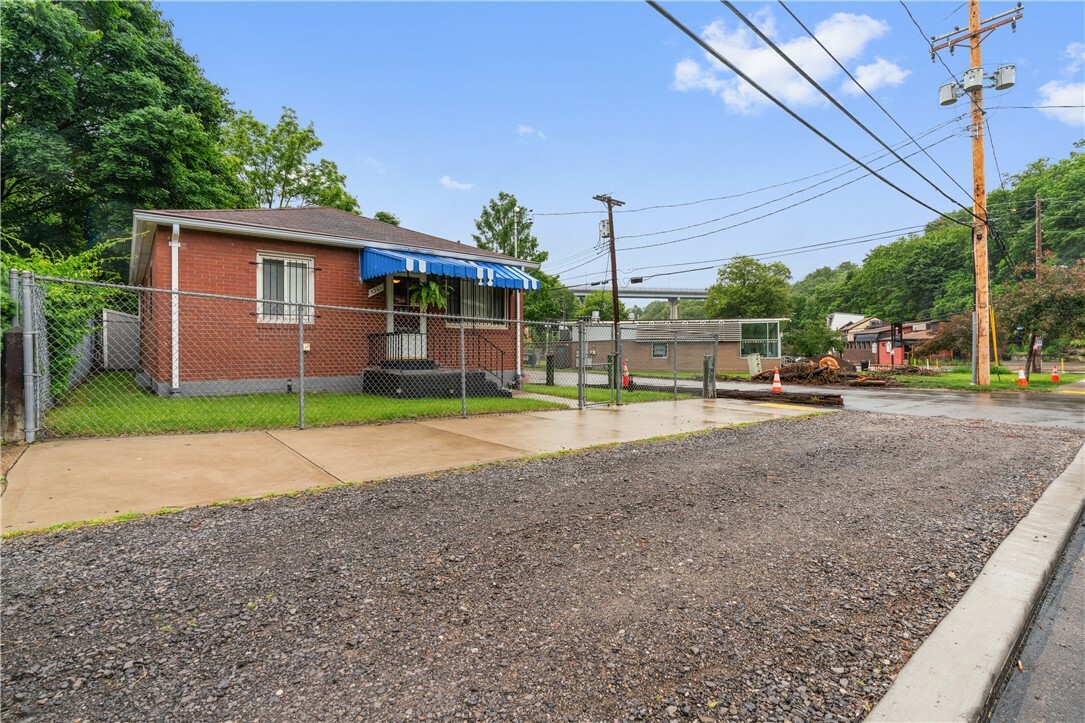 Property Photo: 3261 Central Ave PA 15212