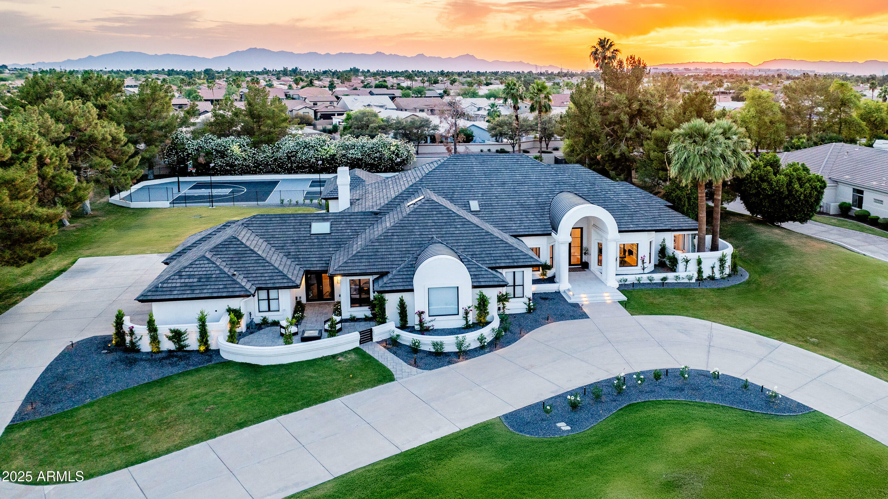 Property Photo: 5 E Oakwood Hills Drive AZ 85248