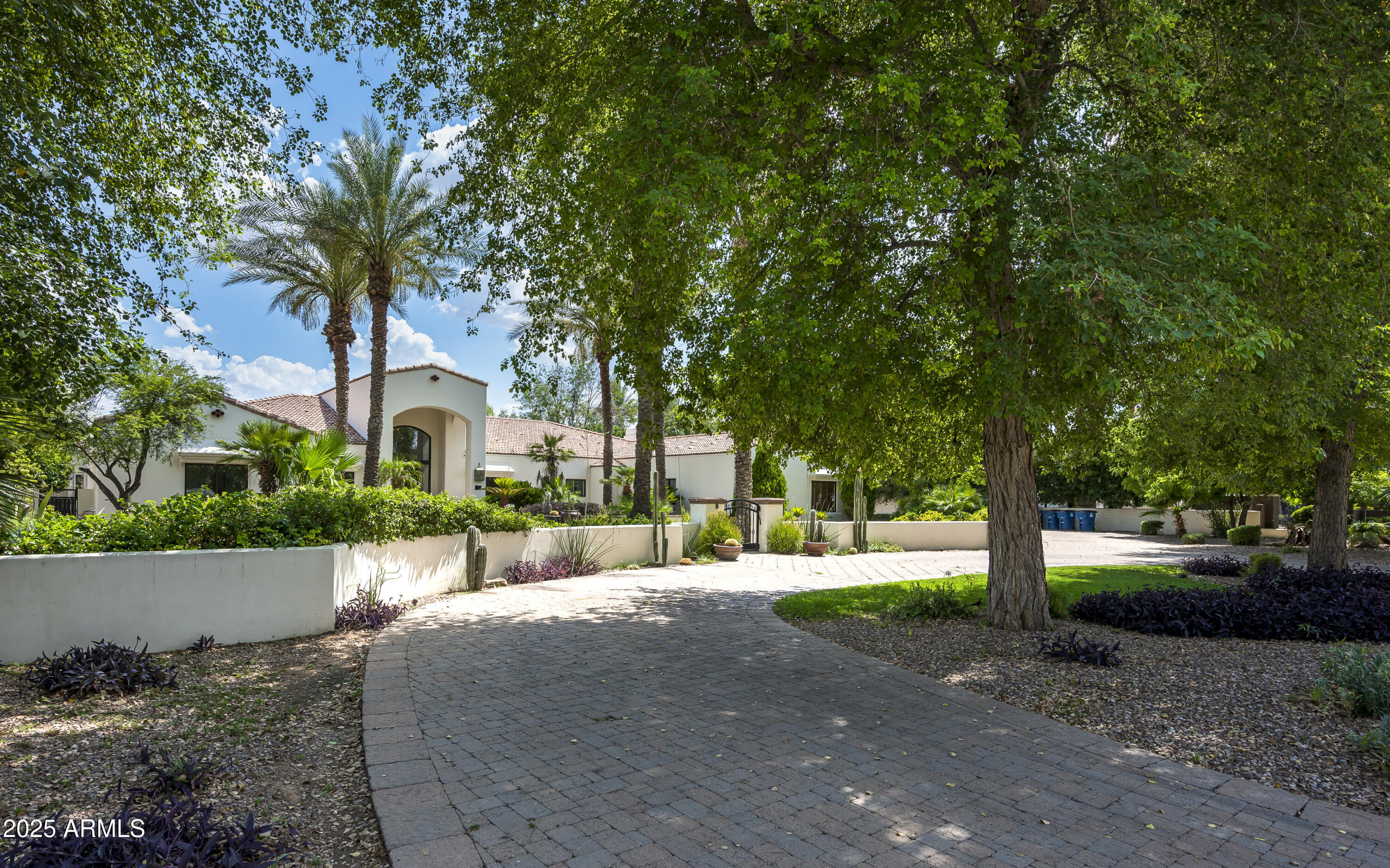 Property Photo: 7475 E Jackrabbit Road AZ 85250