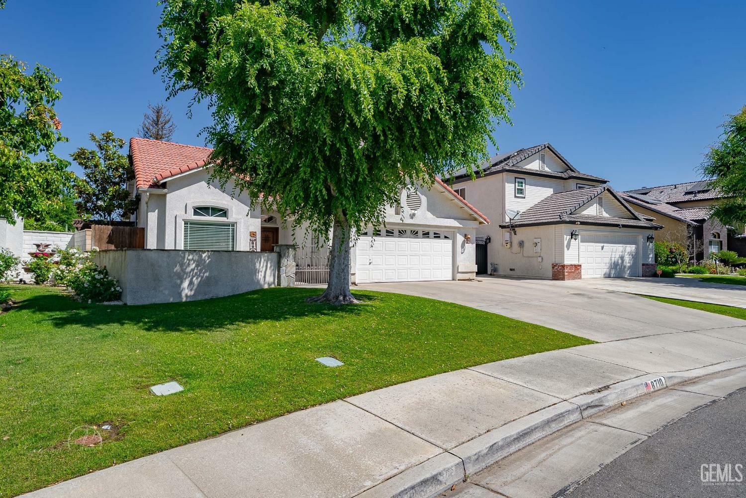 Property Photo:  8710 Goldfinch Drive  CA 93312 