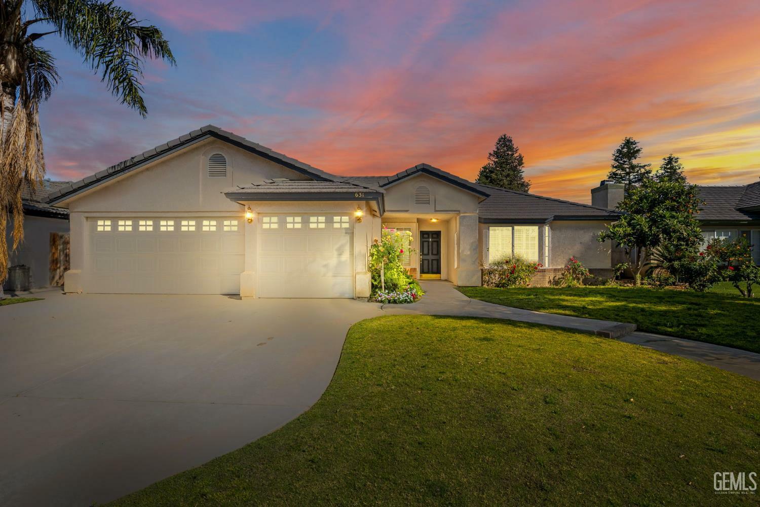 Property Photo: 631 Faversham Way CA 93311