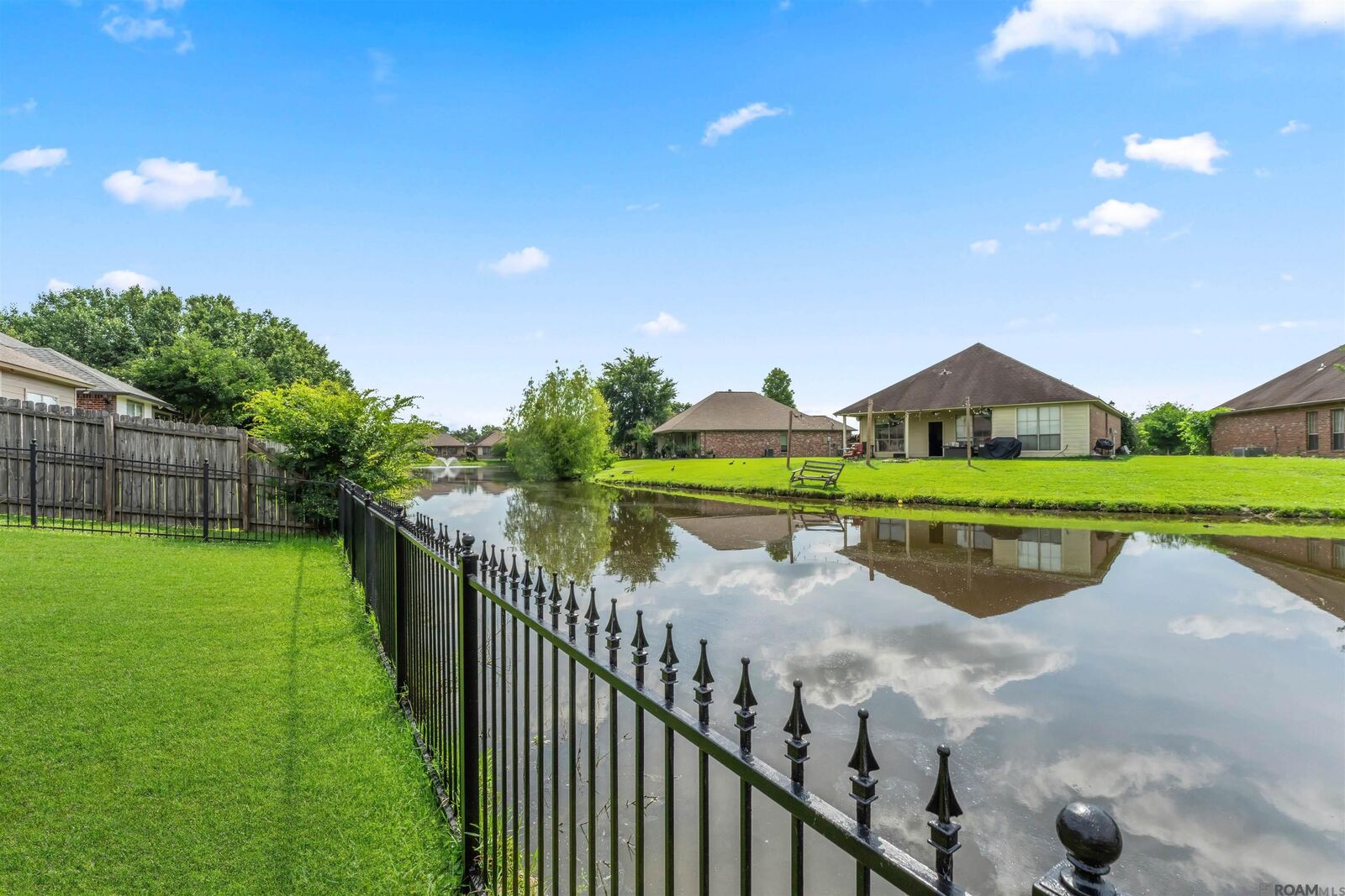 Property Photo: 2821 Nicholson Lake Dr LA 70810