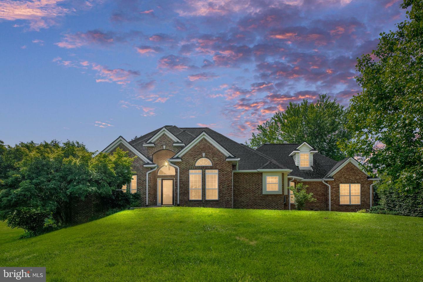 Property Photo: 18894 Equestrian Lane VA 22701
