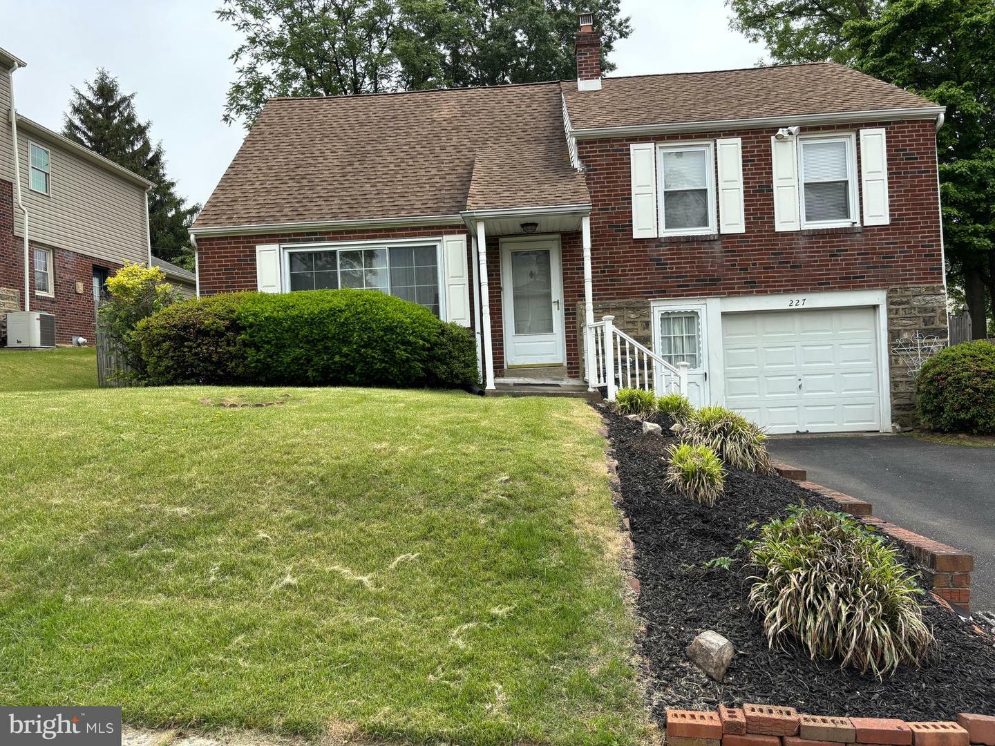 Property Photo: 227 Rolling Hill Road PA 19027