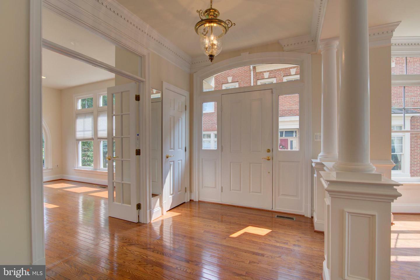 Property Photo: 43710 Burning Sands Terrace VA 20176