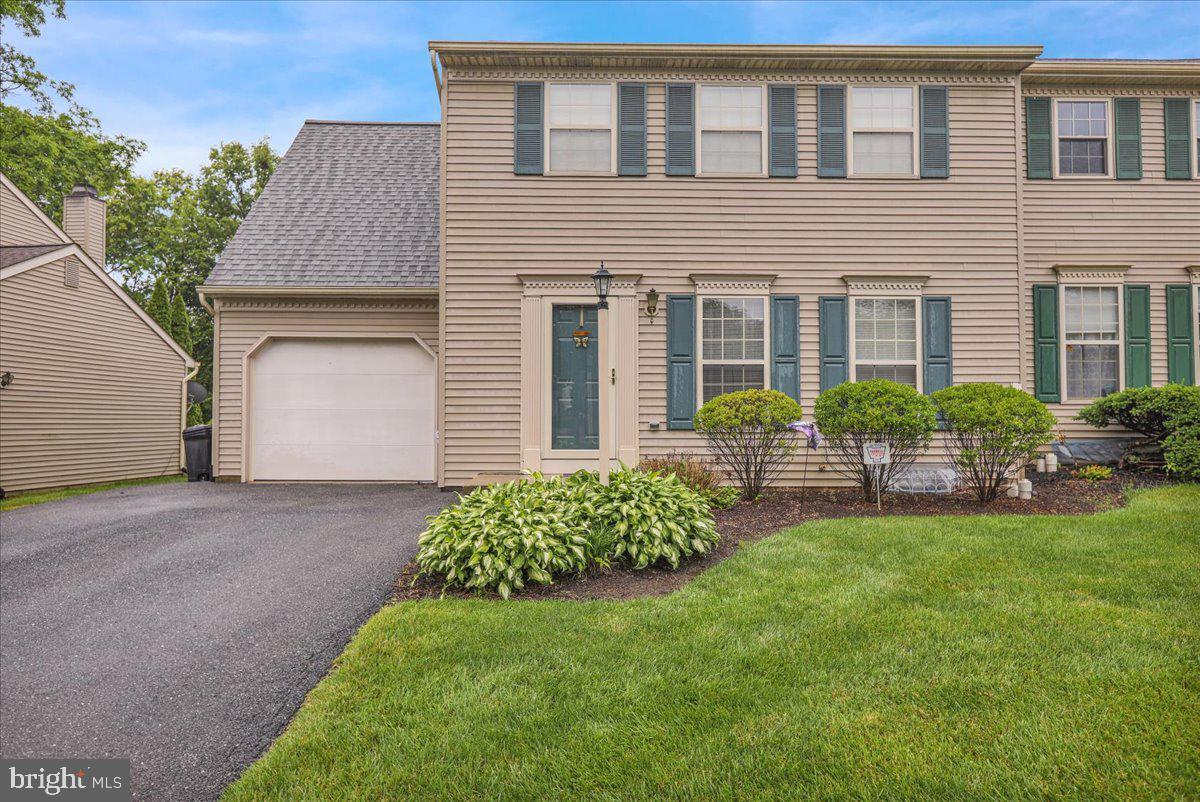 Property Photo:  7 Mill Pond Drive  PA 17603 