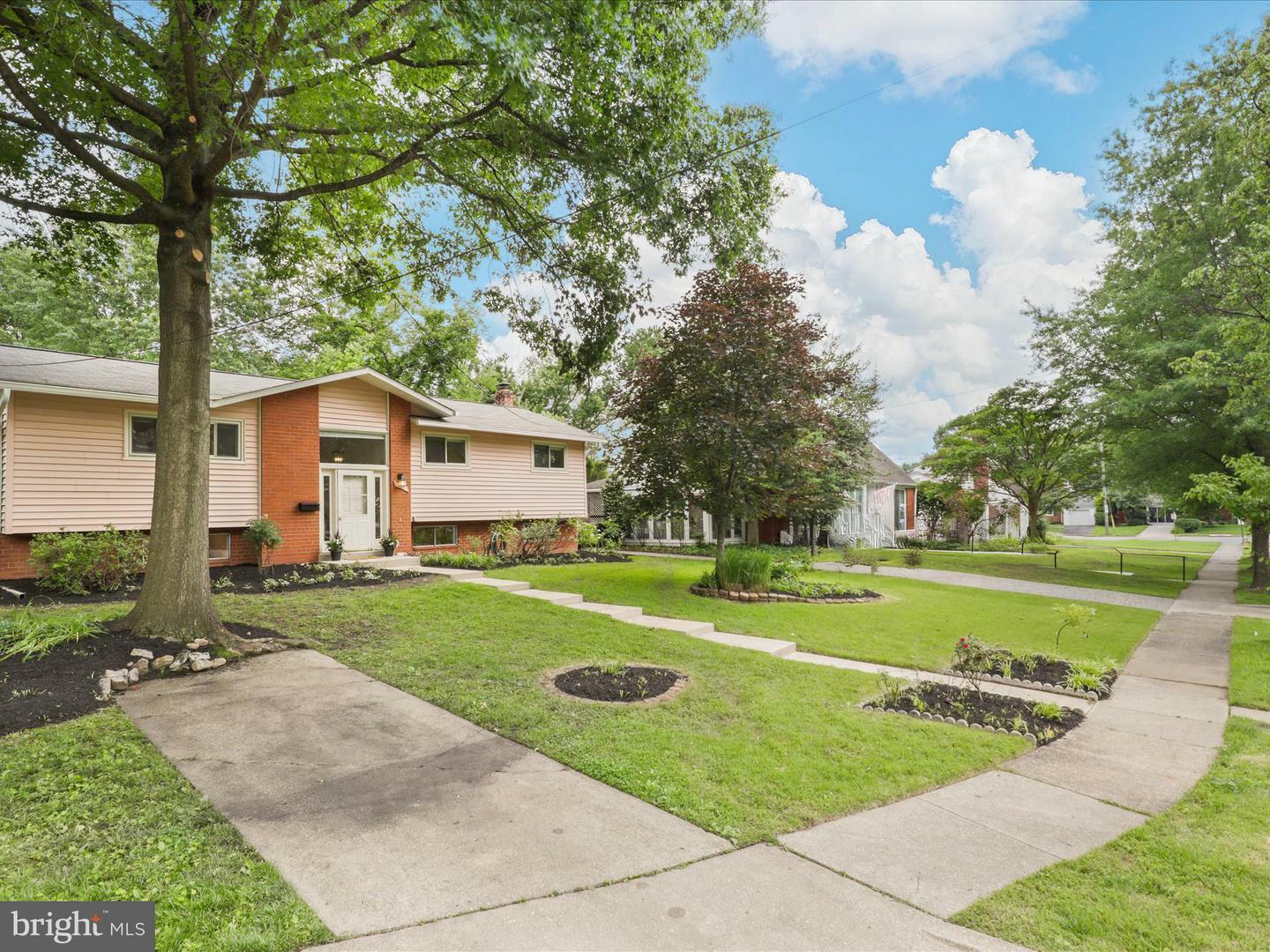 Property Photo: 905 Peele Place VA 22304