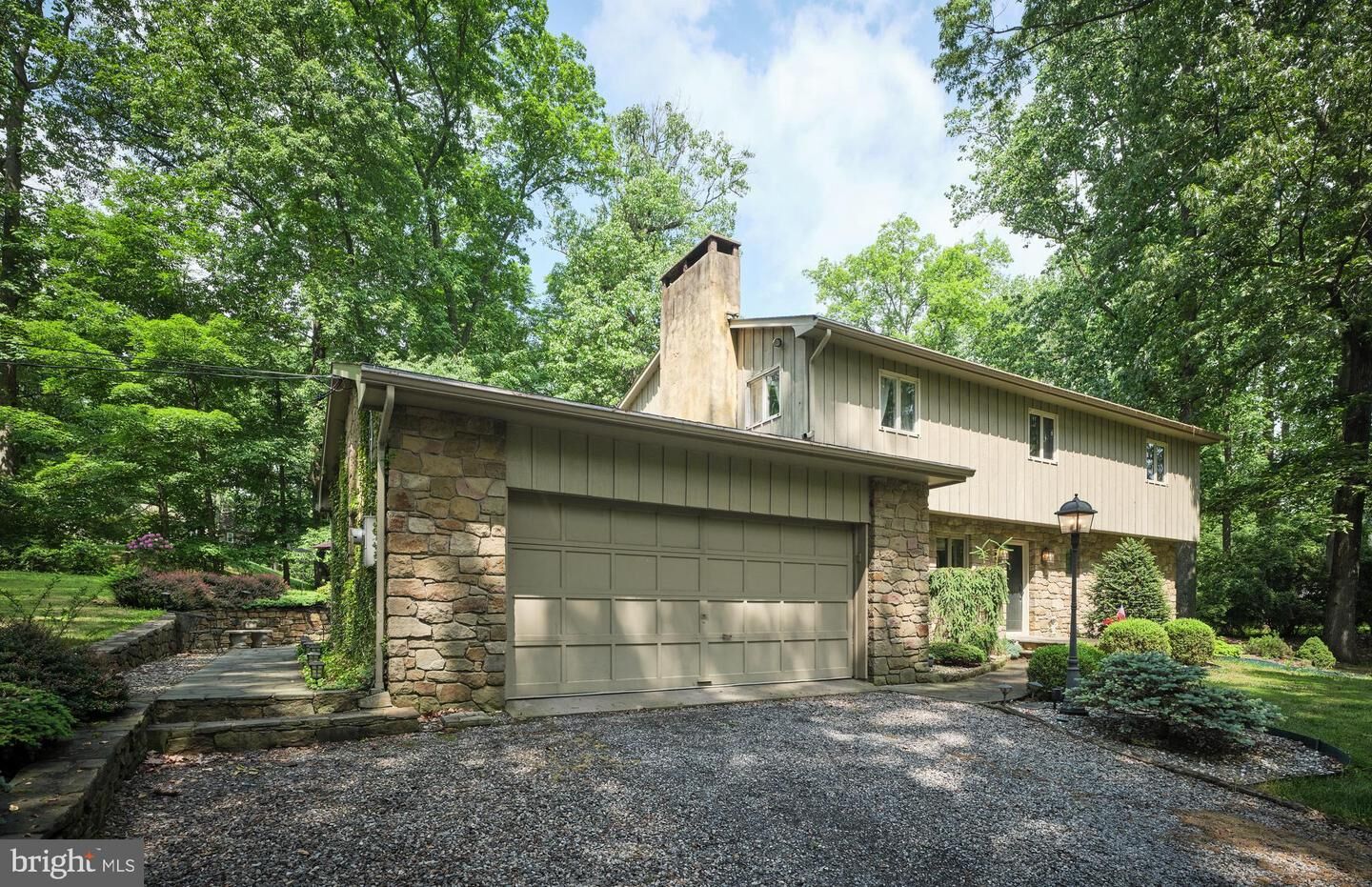 Property Photo: 6189 Greenhill Road PA 18938