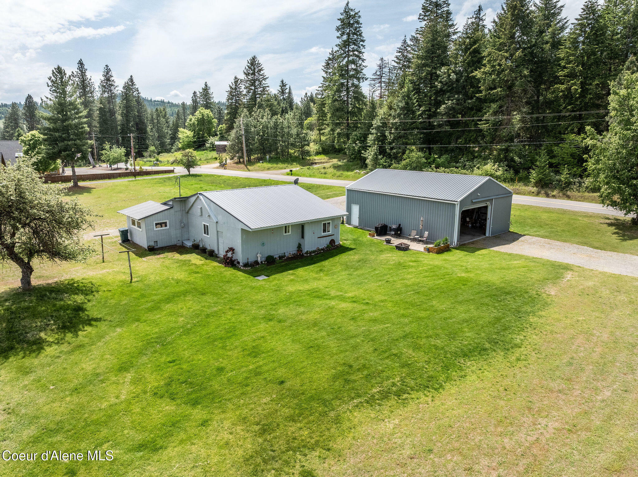 Property Photo: 13744 N Hauser Lake Rd ID 83854