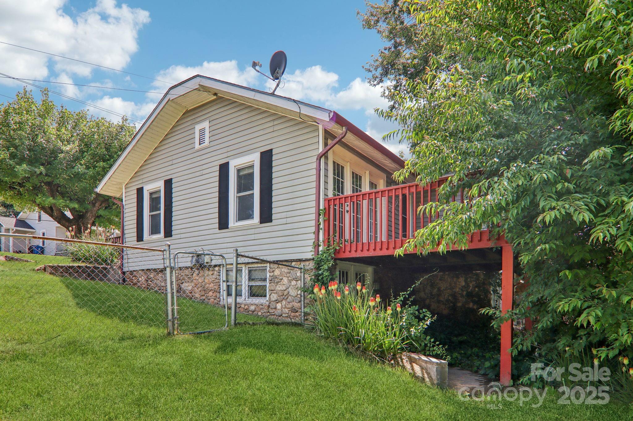 Property Photo: 142 Substation Road NC 28716