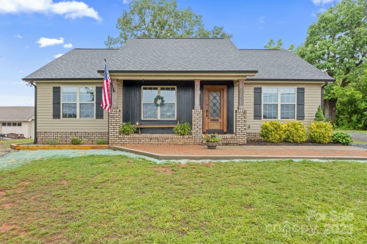 Property Photo:  632 Skyland Drive N  NC 28124 