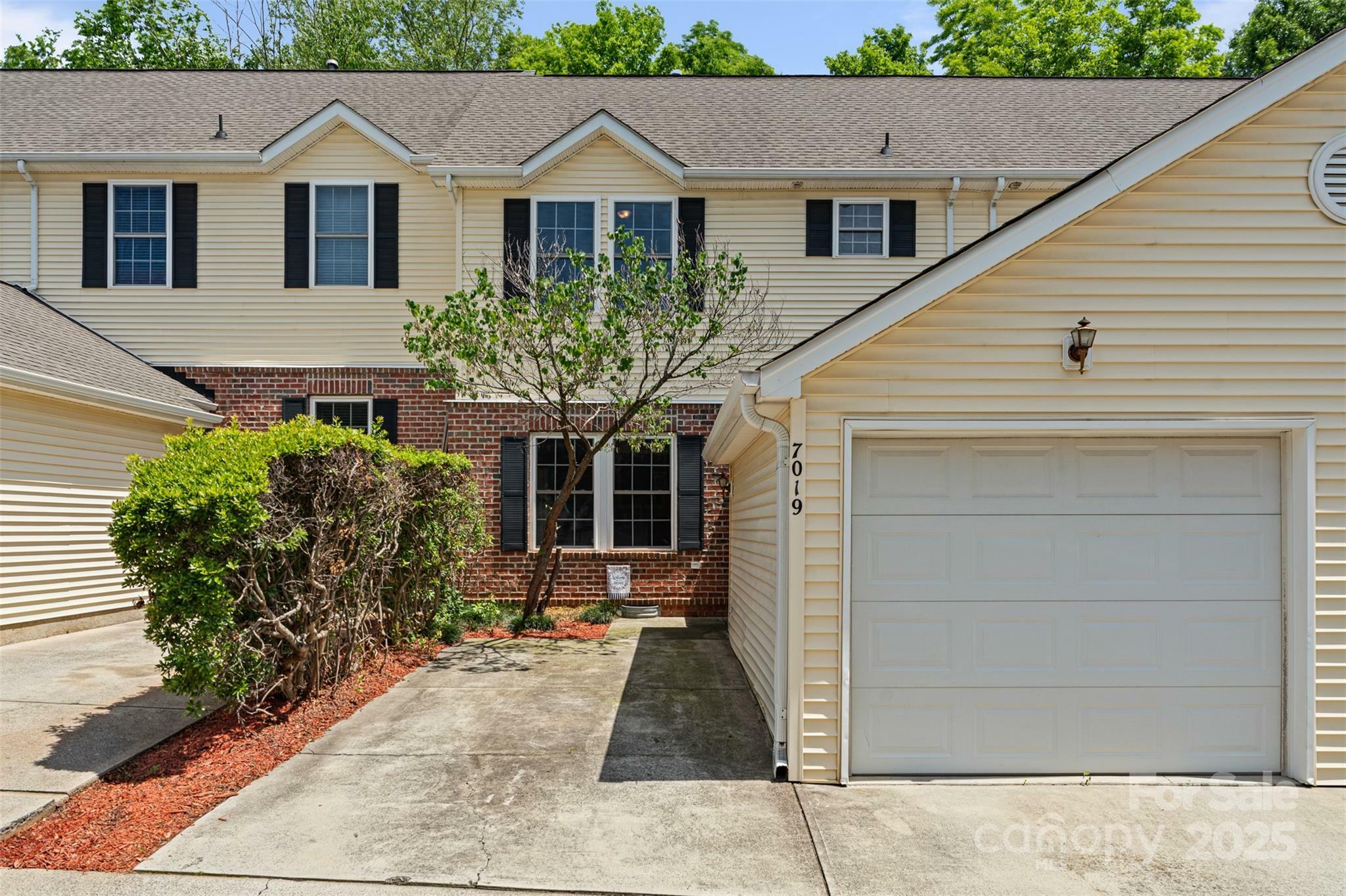 Property Photo: 7019 Walnut Ridge Court NC 28217