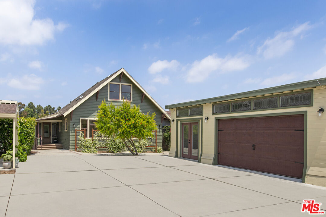 Property Photo: 844 E Kensington Rd CA 90026