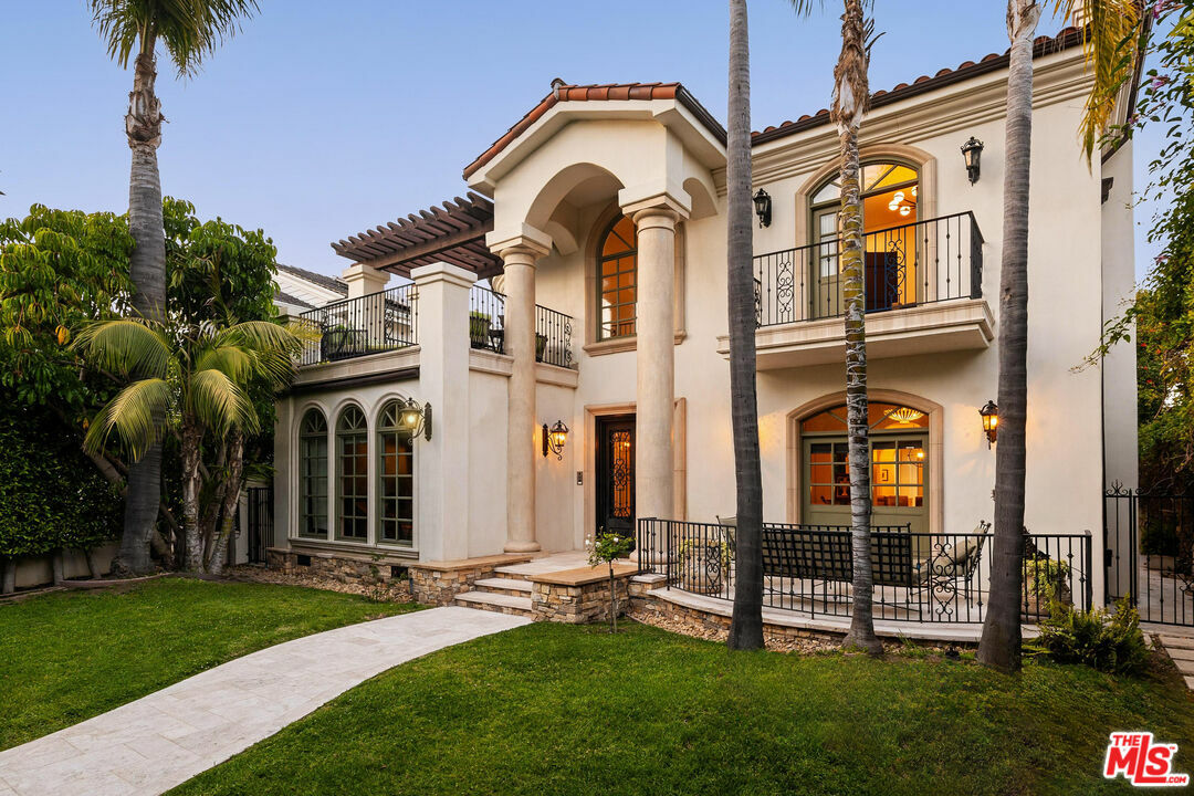 Property Photo: 327 22nd St CA 90402