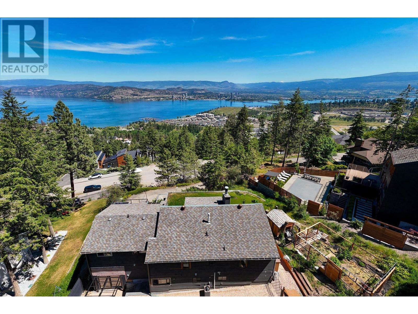 Photo de la propriété: 1632 Griffiths Place BC V1Z 2T7