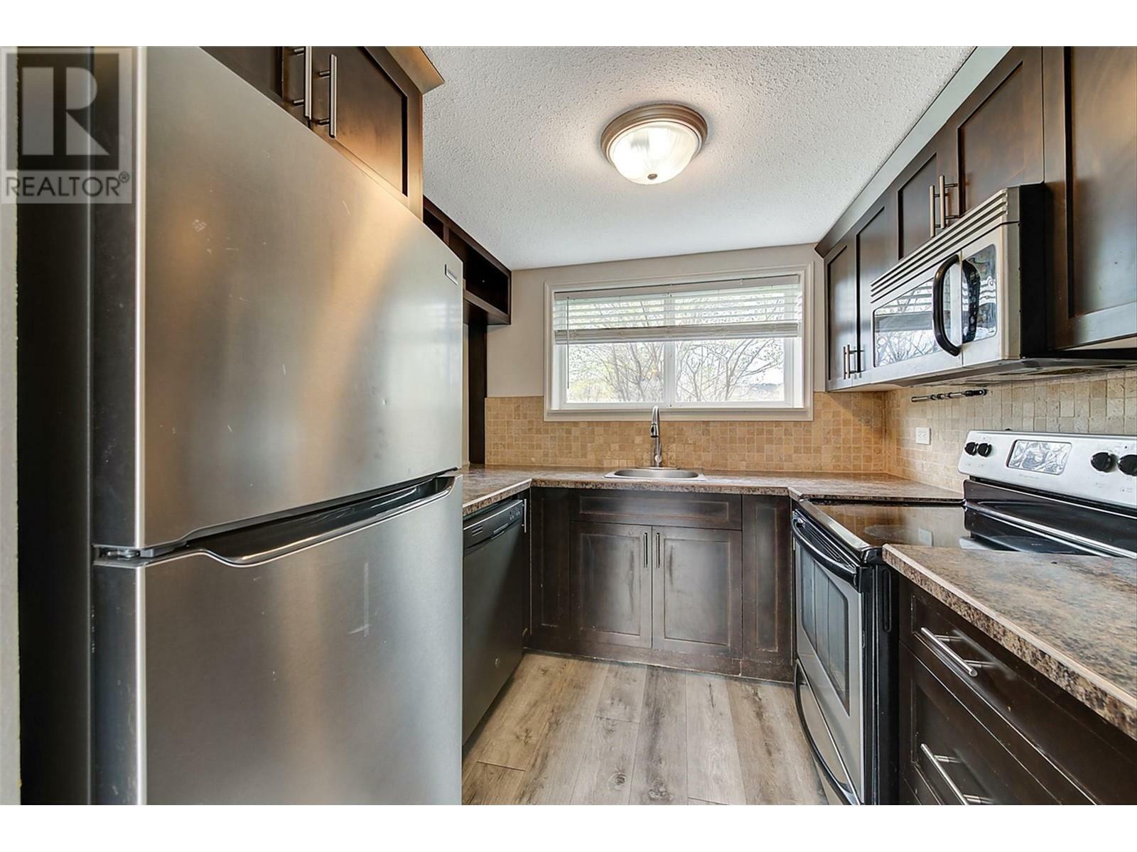 Property Photo:  1291 Bernard Avenue 1  BC V1Y 6R3 