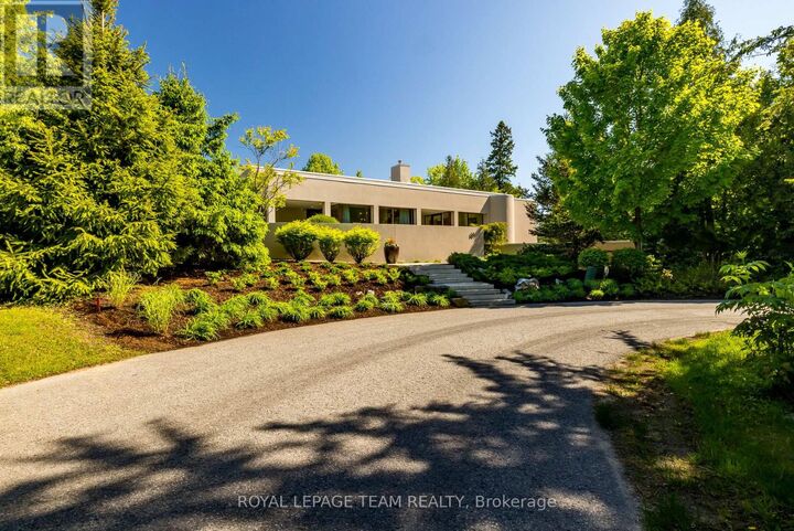 Photo de la propriété: 14 Kanata Rockeries Private ON K2K 3P4